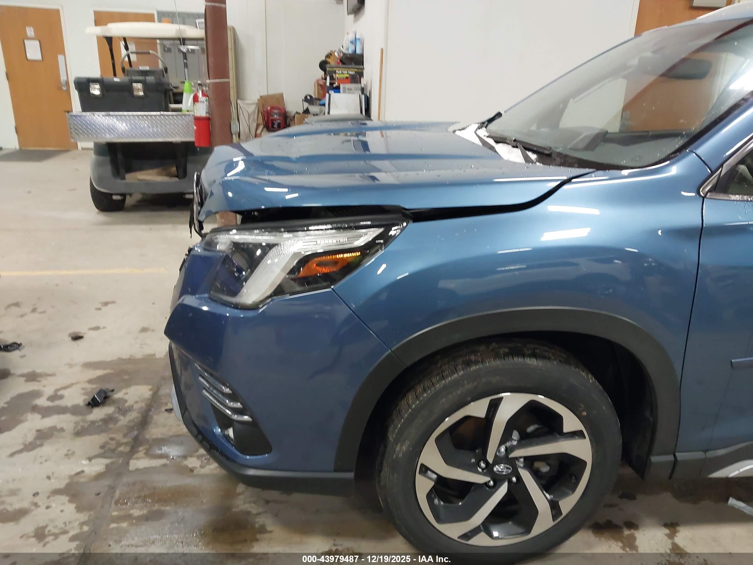 SUBARU FORESTER image 6