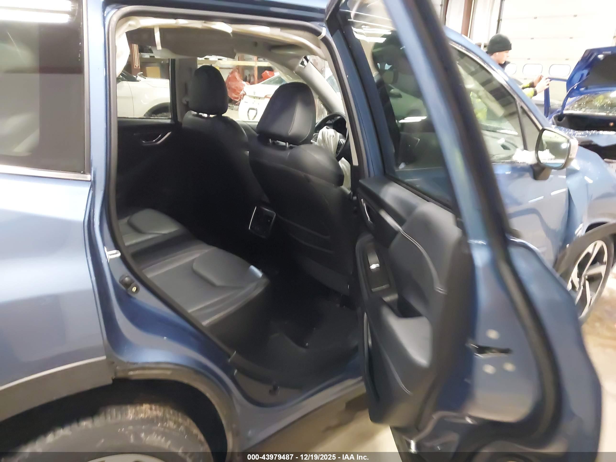 SUBARU FORESTER image 8