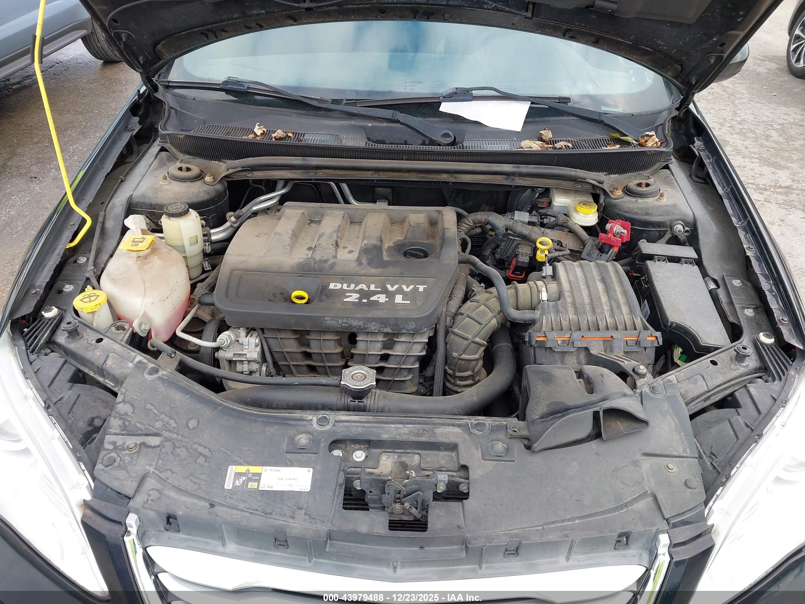 CHRYSLER 200 image 10