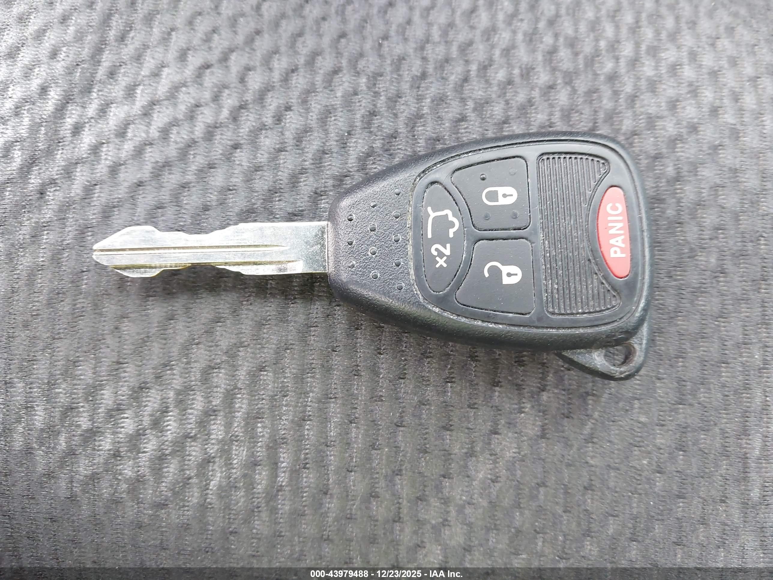 CHRYSLER 200 image 11