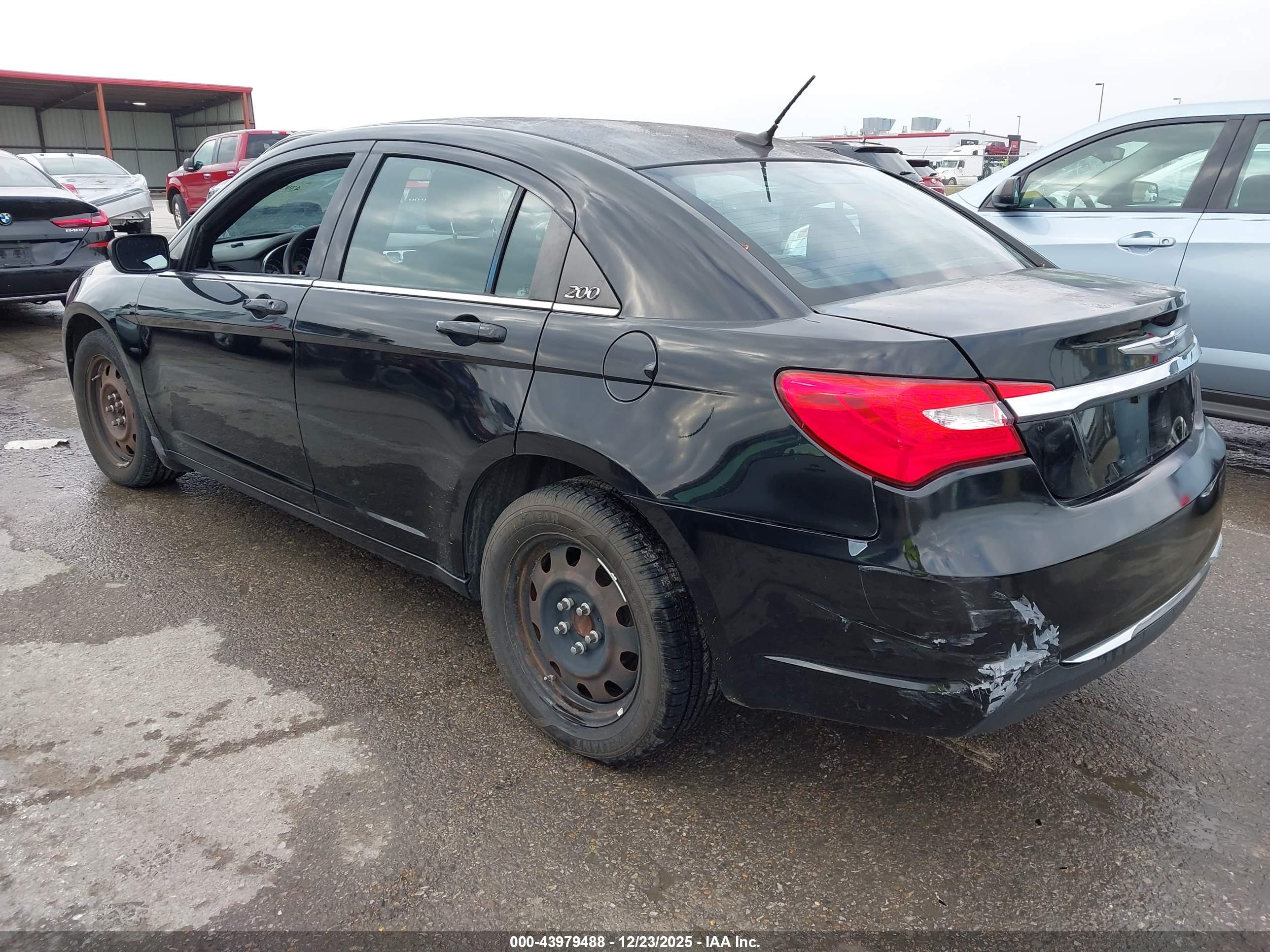 CHRYSLER 200 image 3
