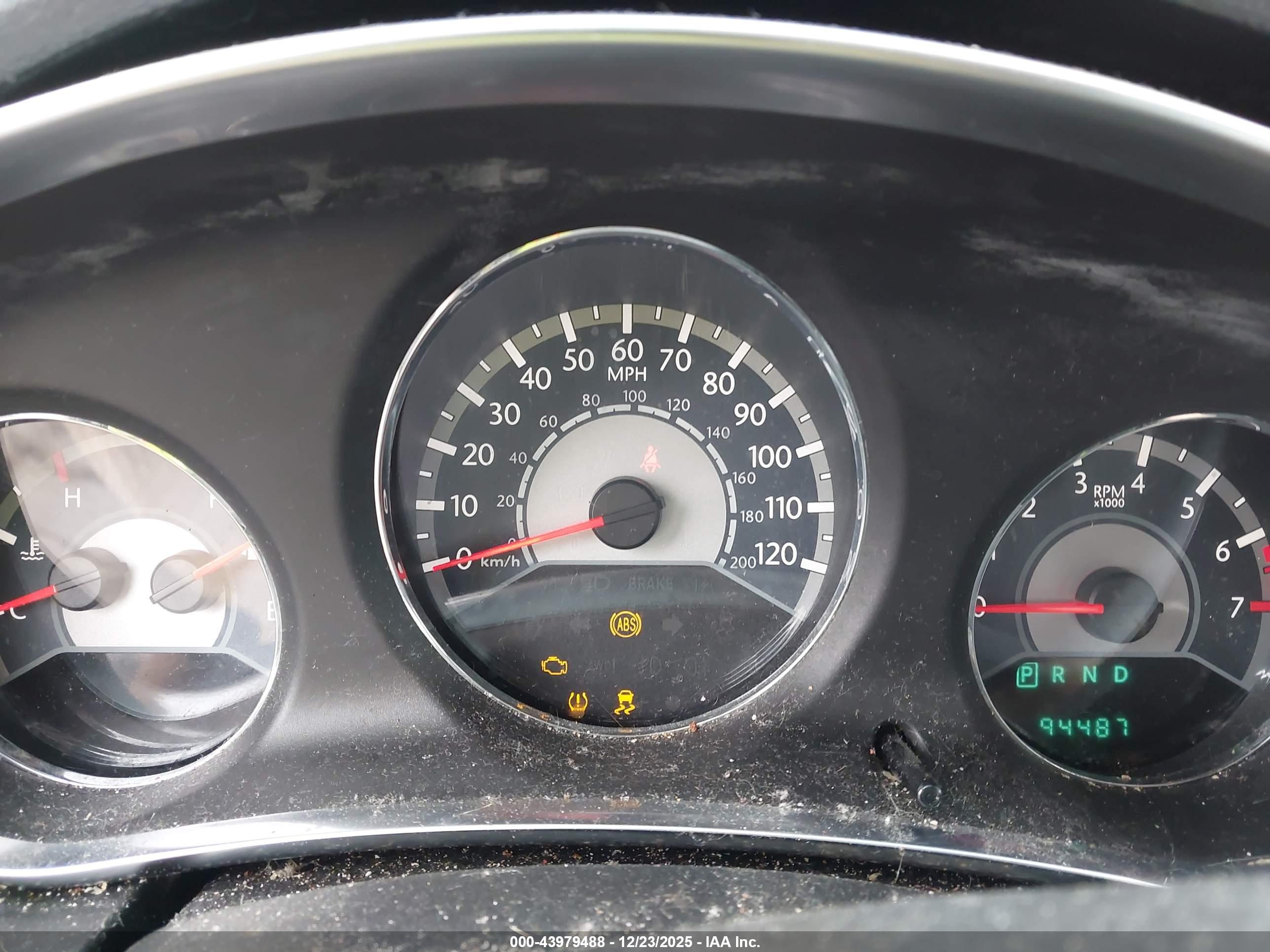 CHRYSLER 200 image 7
