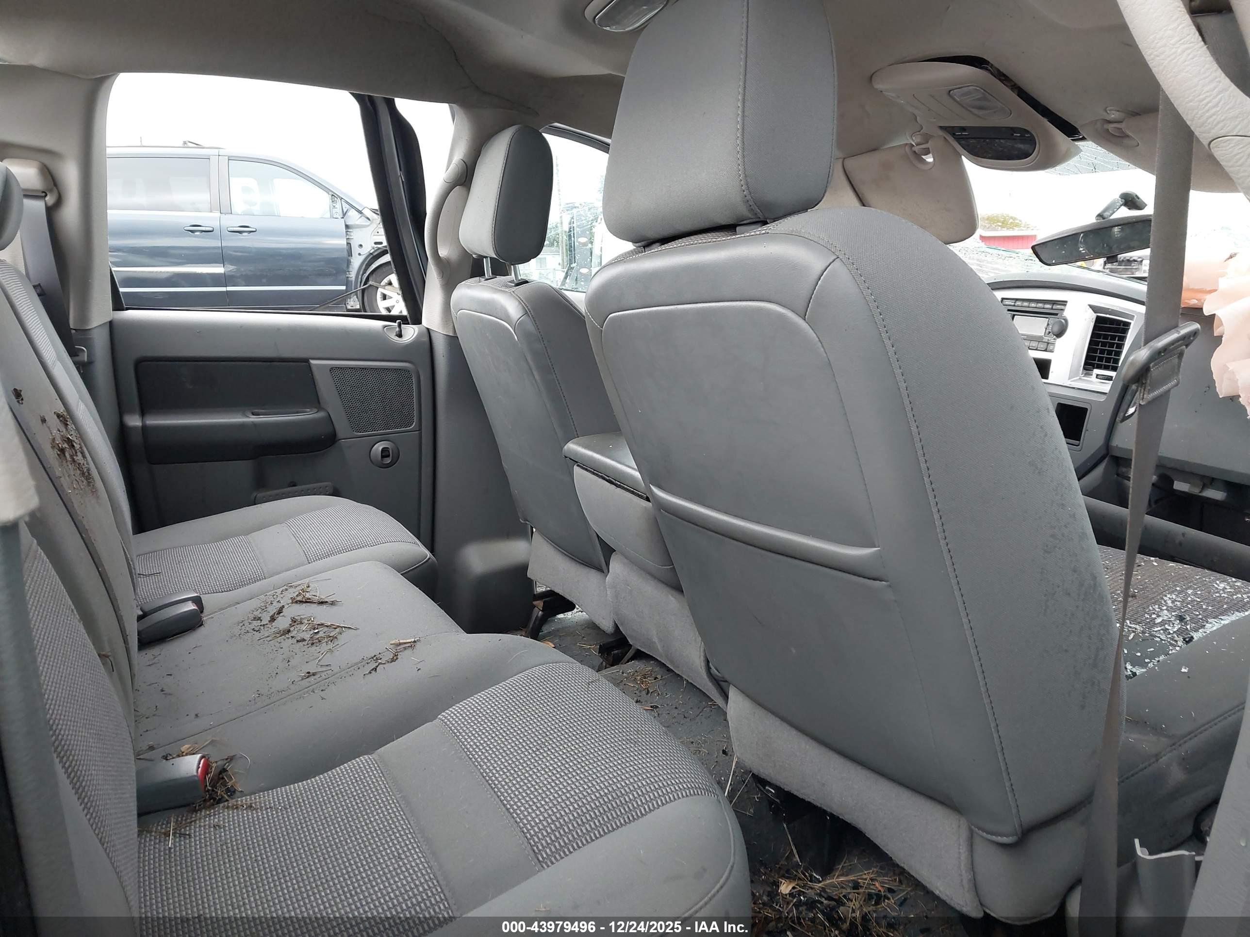 DODGE RAM image 8