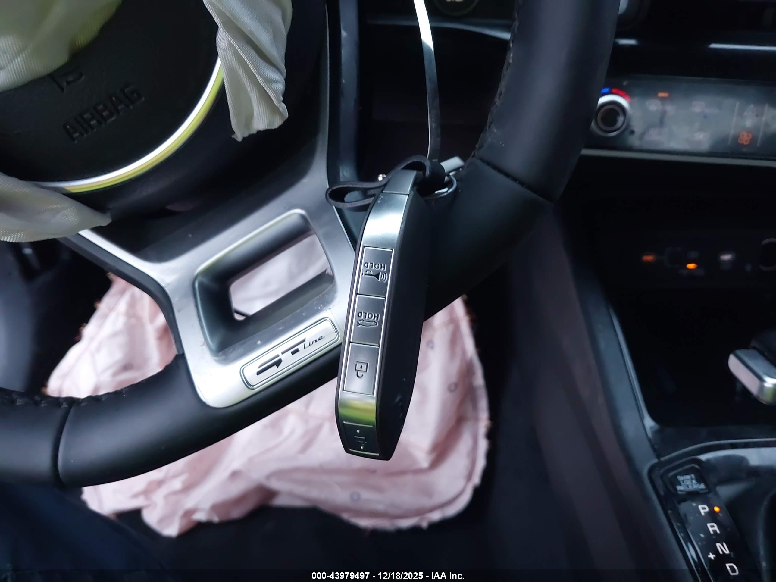 KIA K5 image 11