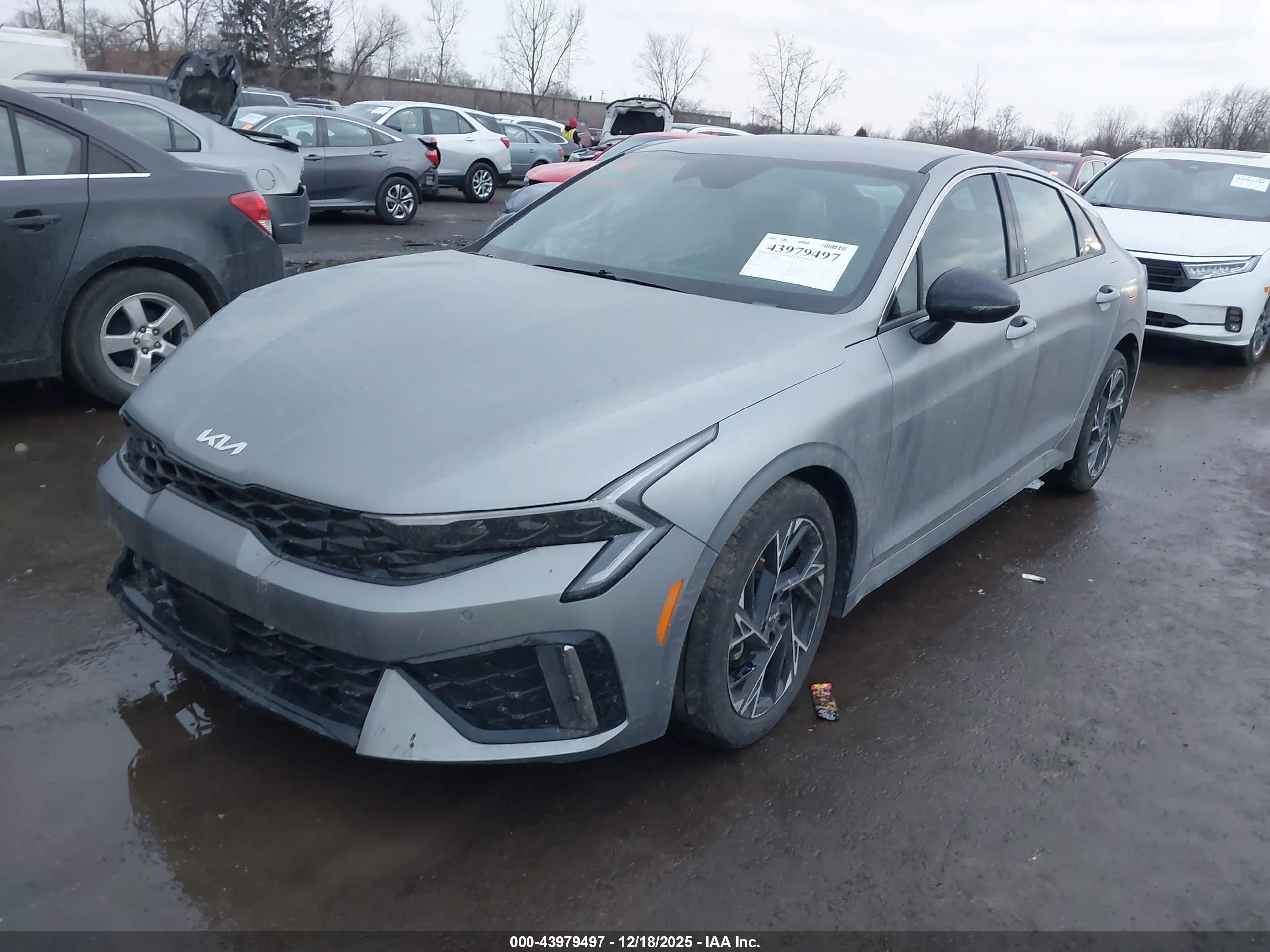 KIA K5 image 2