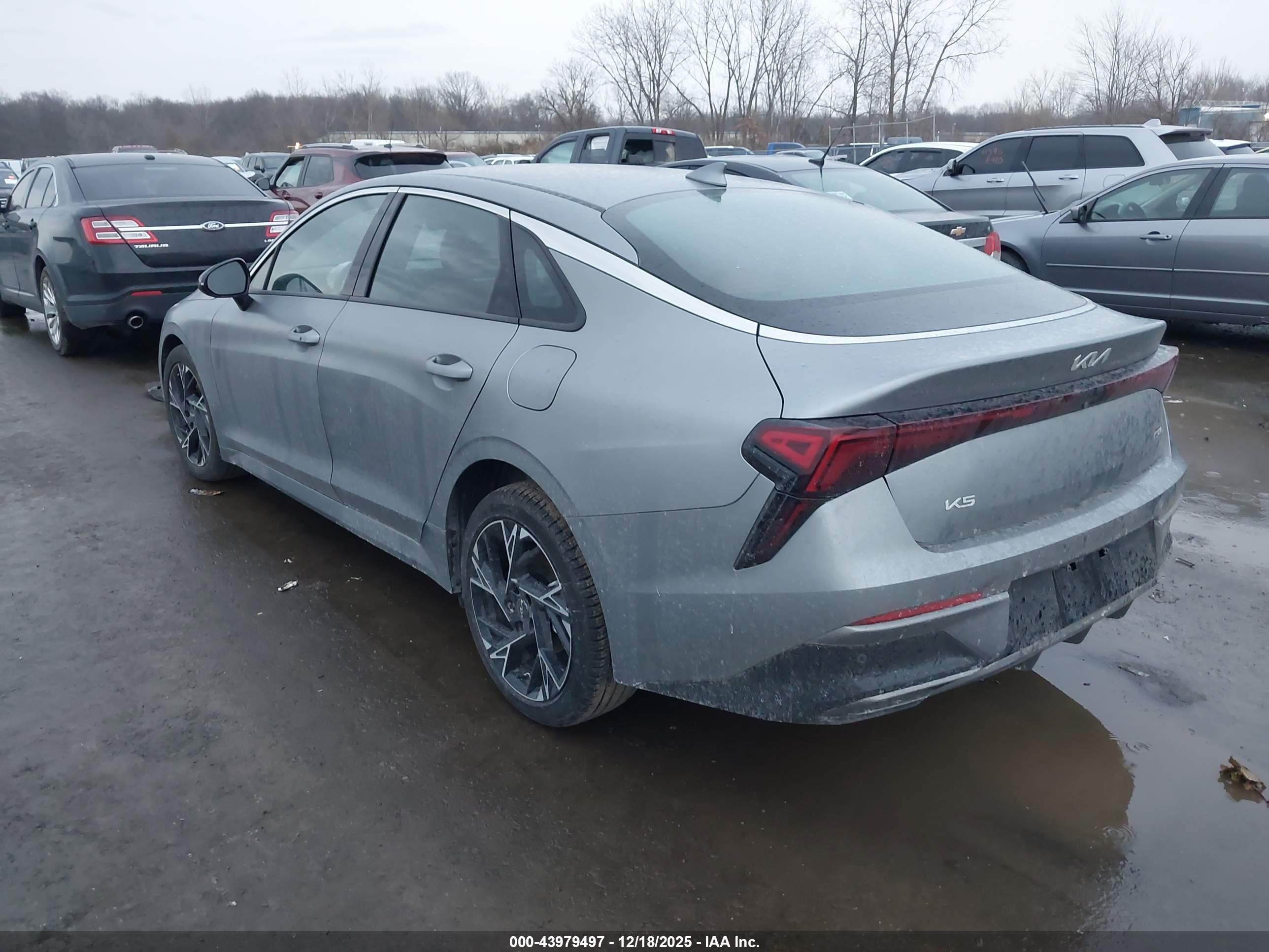 KIA K5 image 3