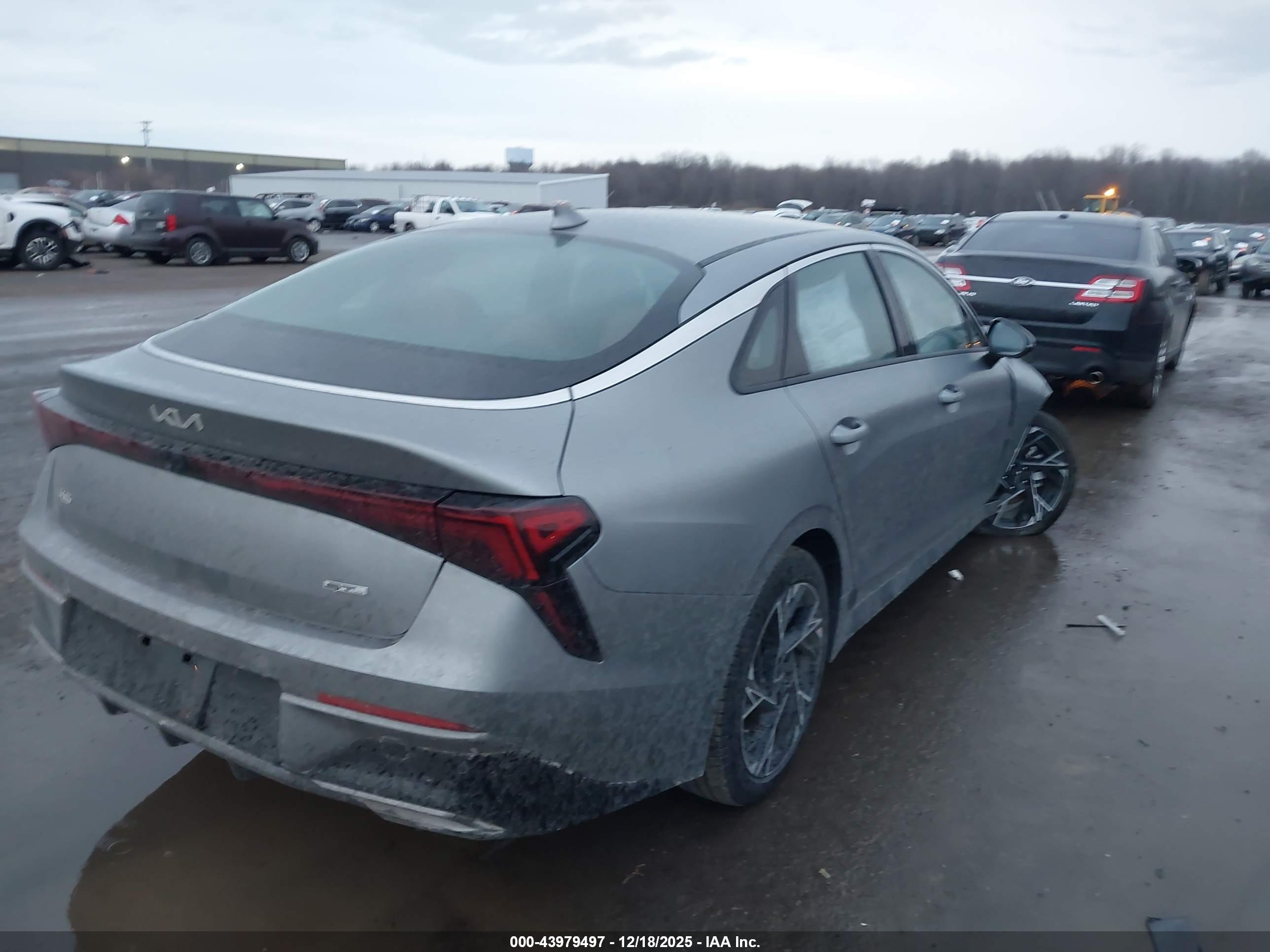 KIA K5 image 4
