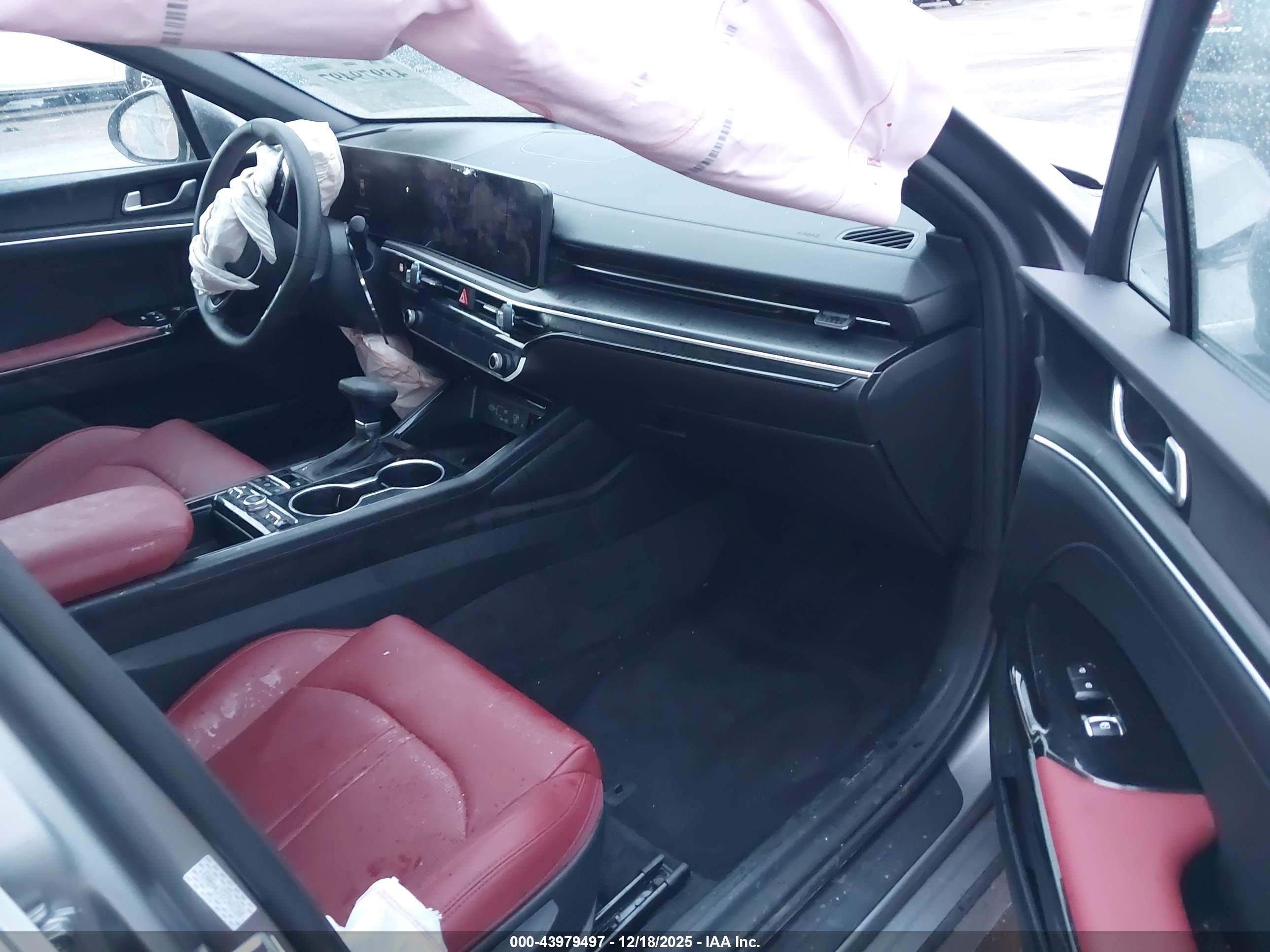 KIA K5 image 5