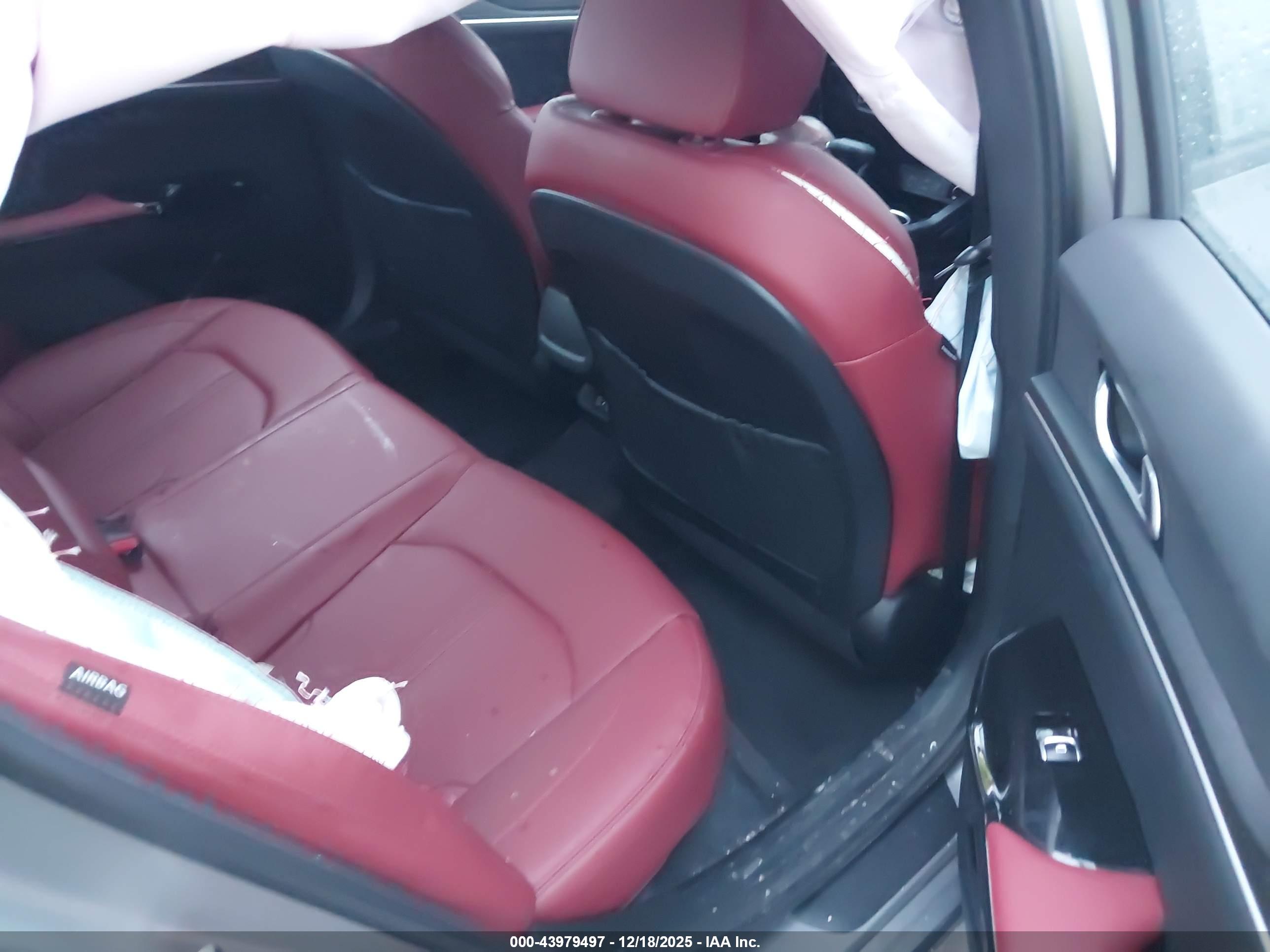 KIA K5 image 8