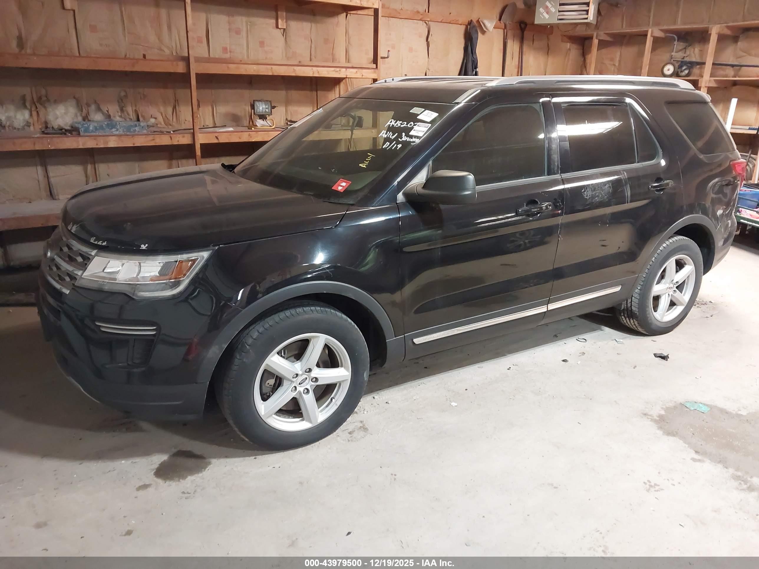 FORD EXPLORER image 2