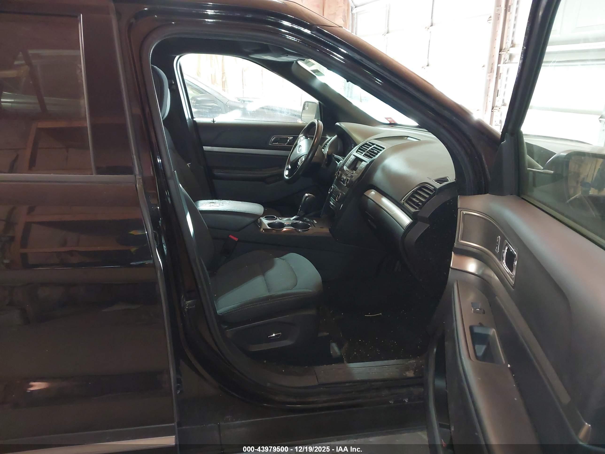 FORD EXPLORER image 5