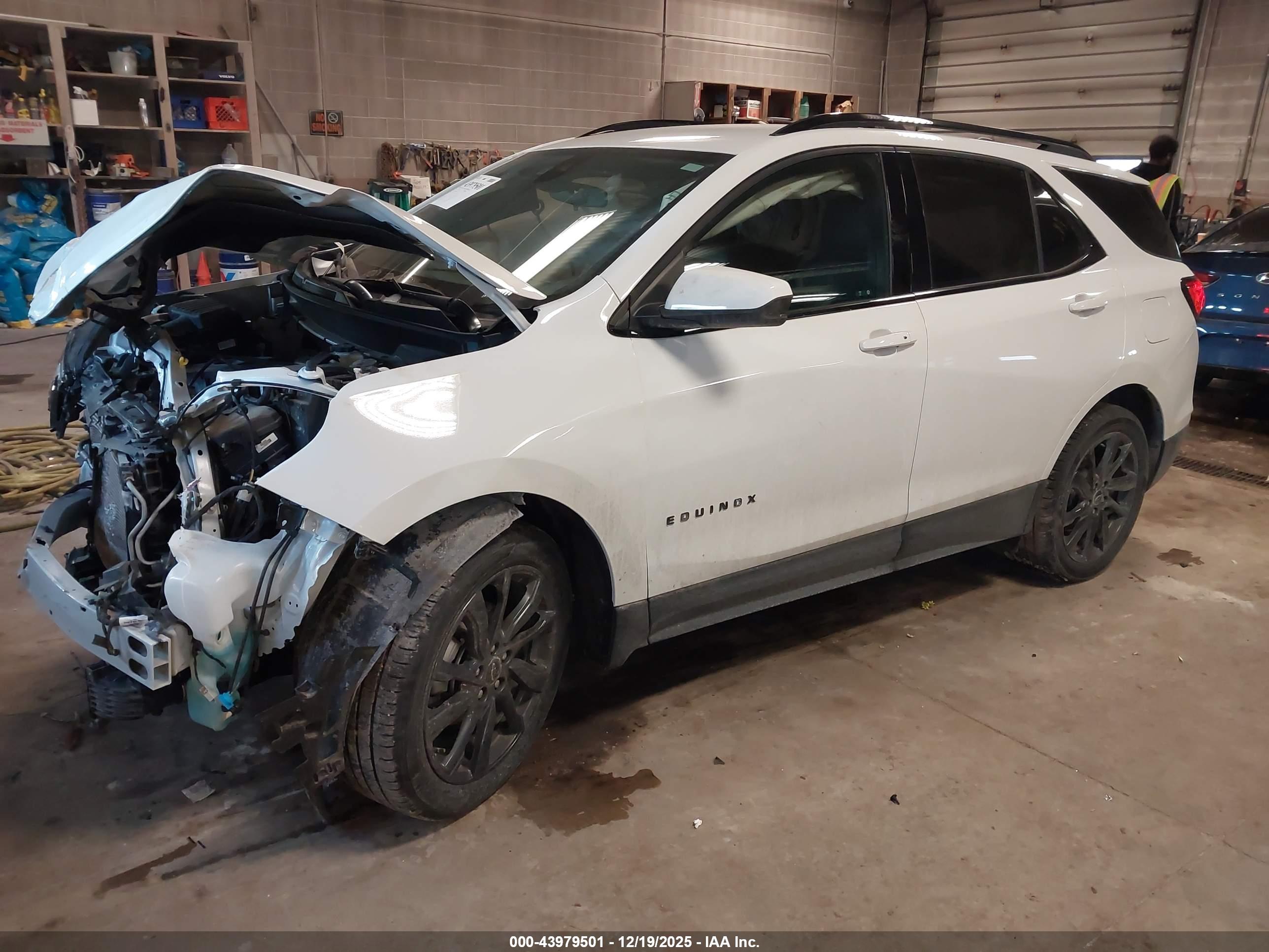 CHEVROLET EQUINOX image 2