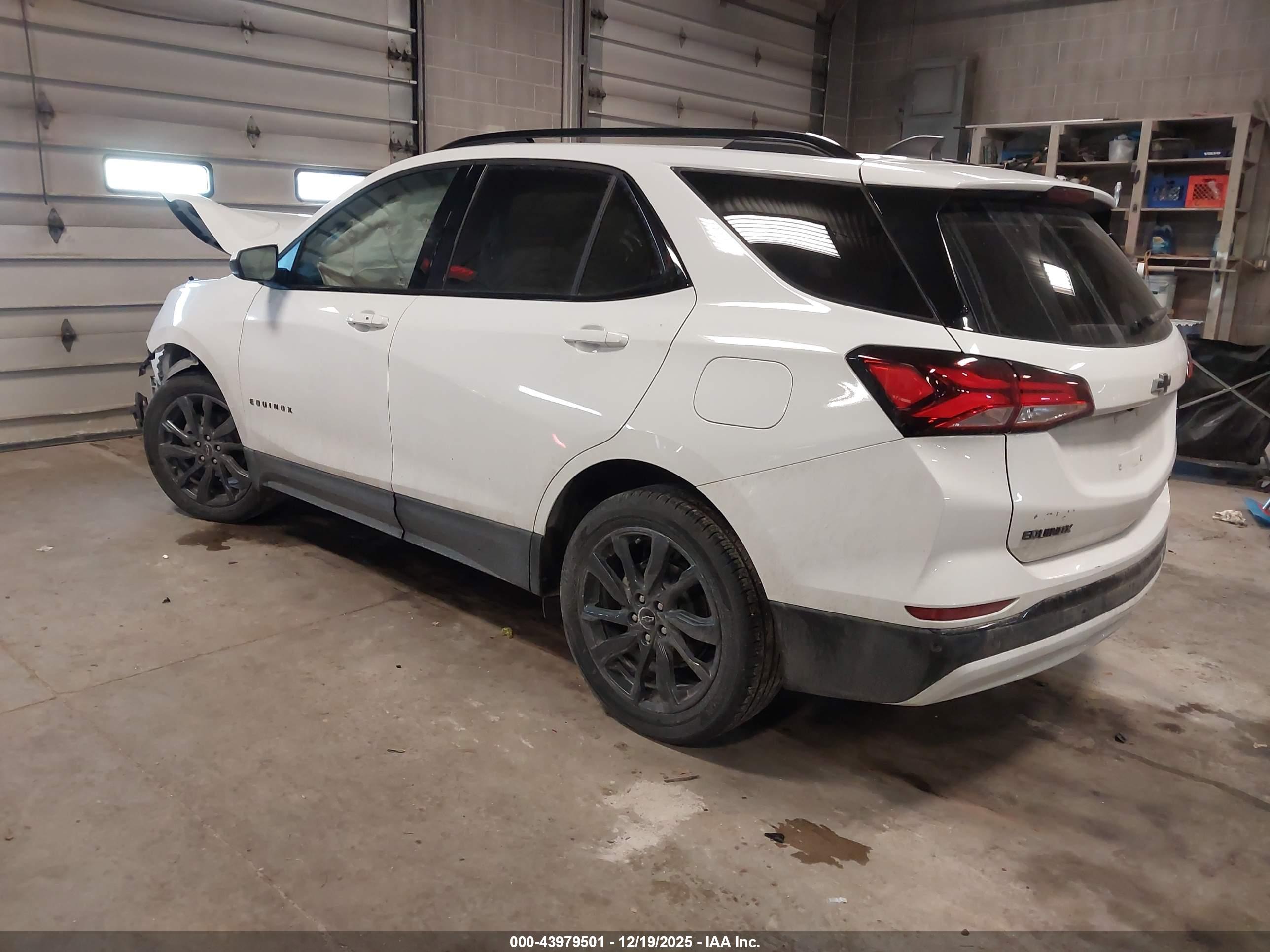 CHEVROLET EQUINOX image 3