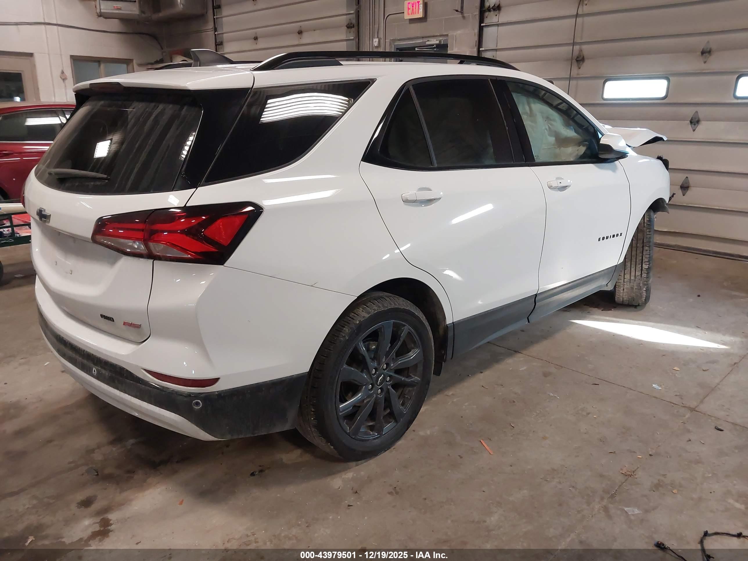 CHEVROLET EQUINOX image 4