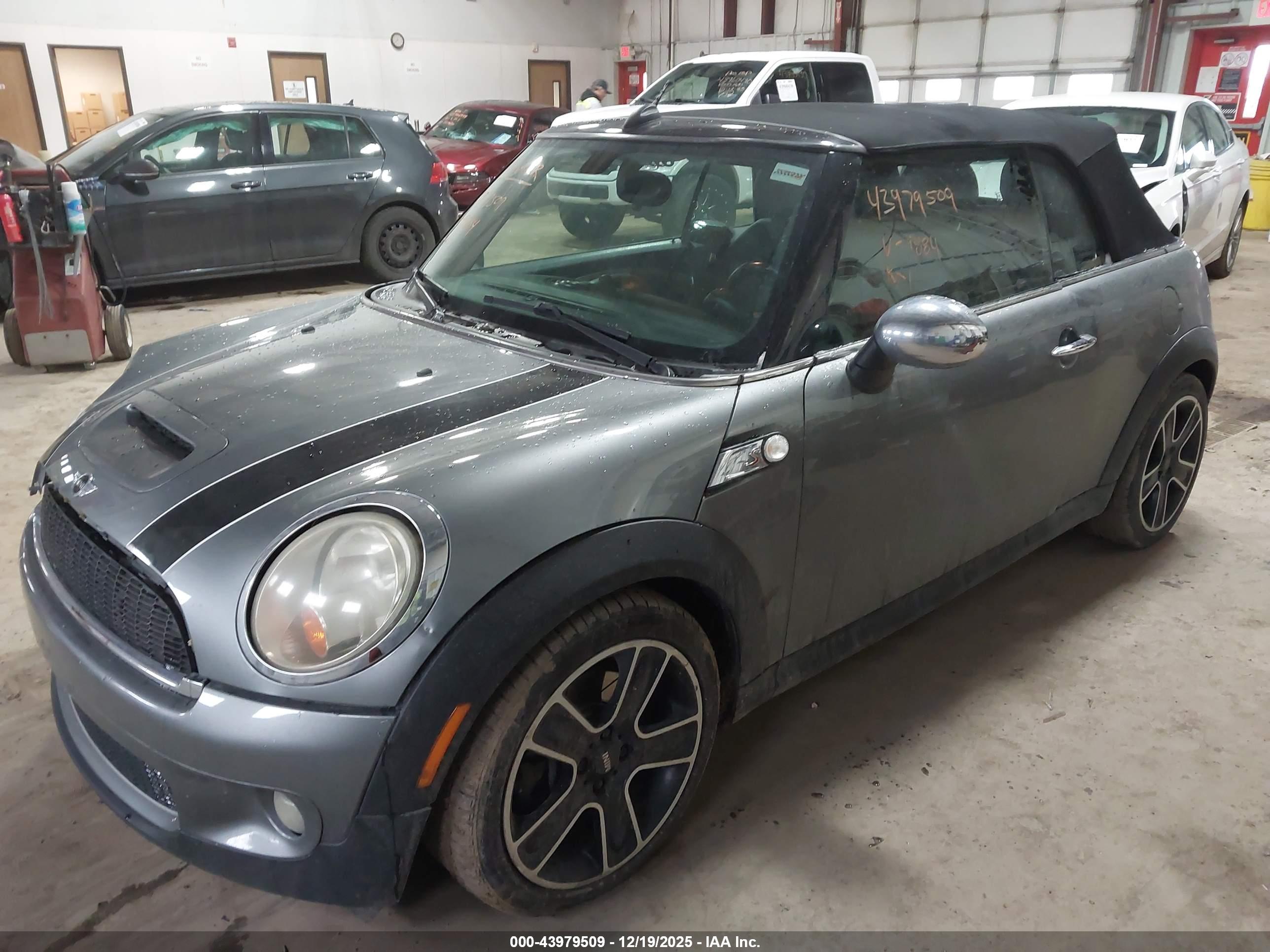 MINI COOPER image 2