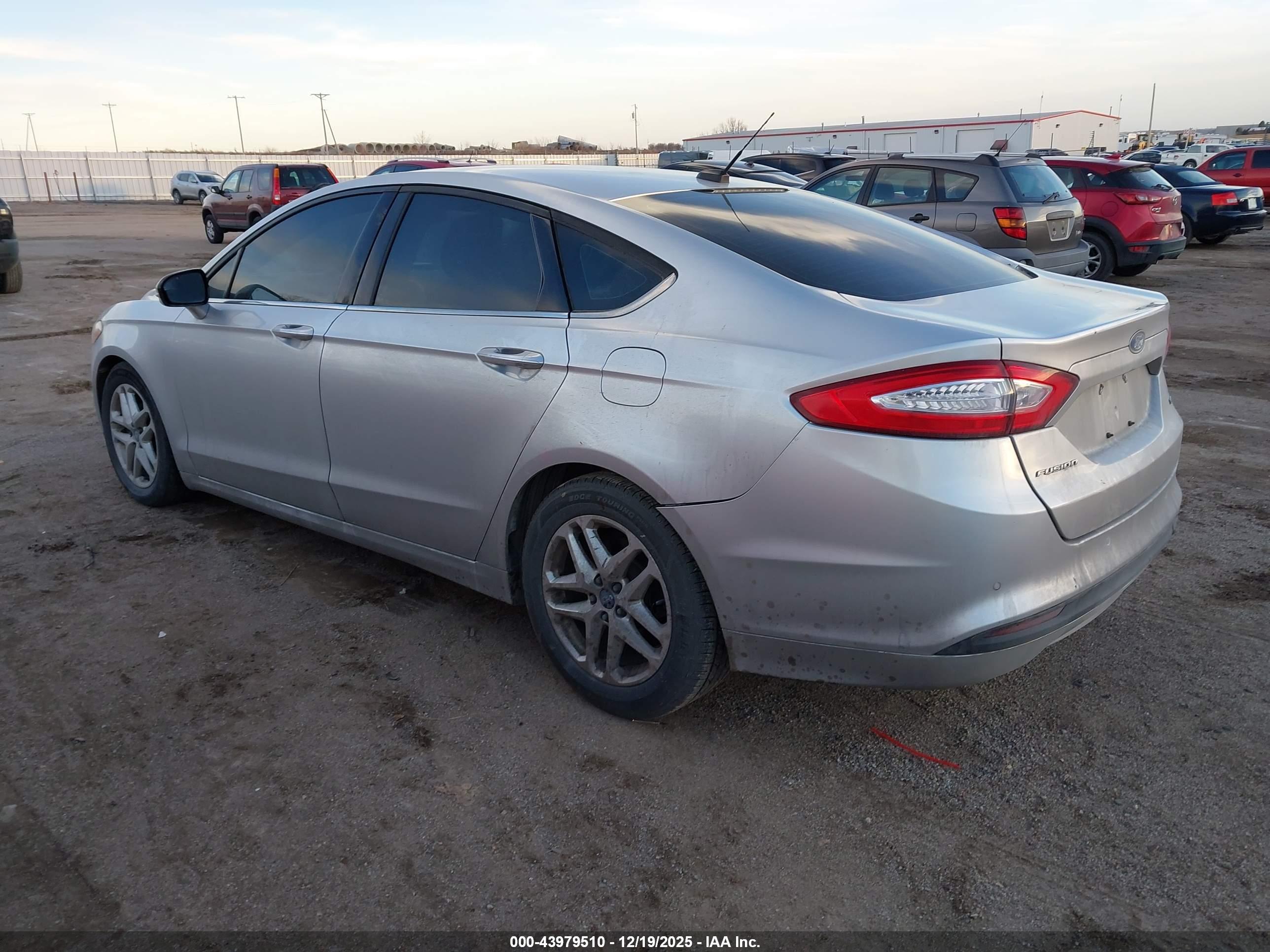 FORD FUSION image 3