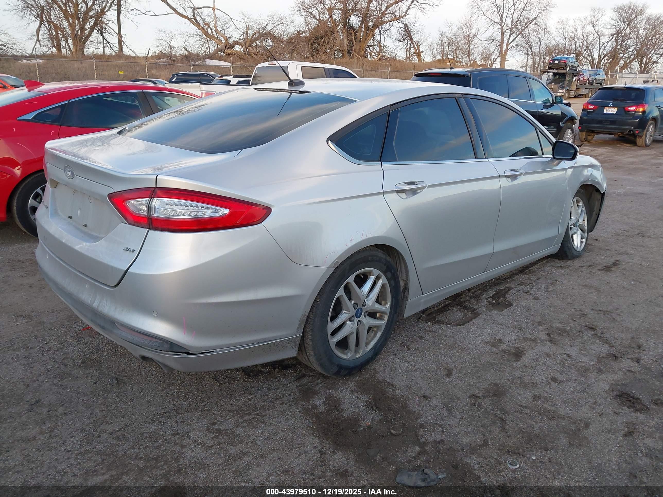 FORD FUSION image 4
