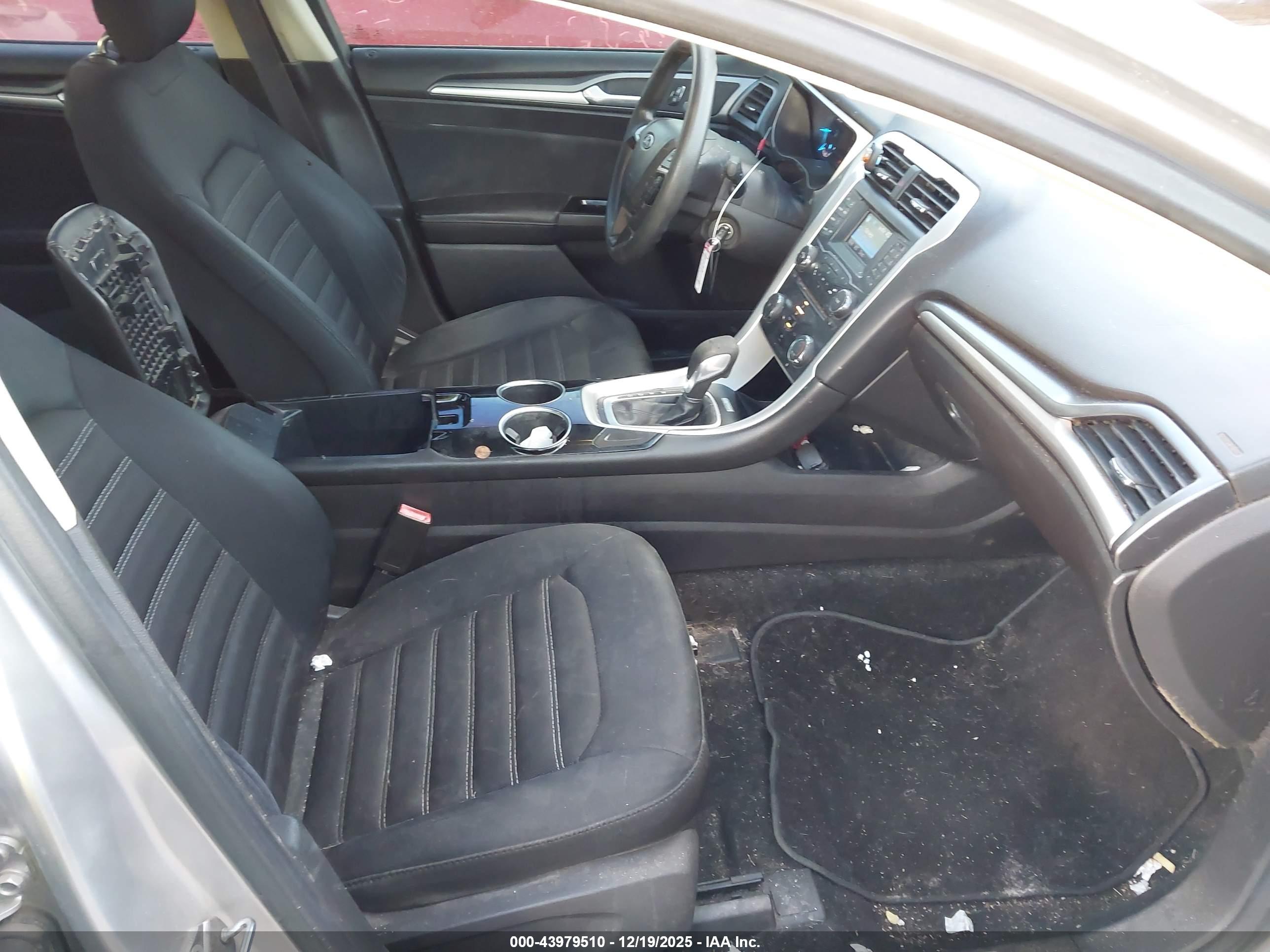 FORD FUSION image 5