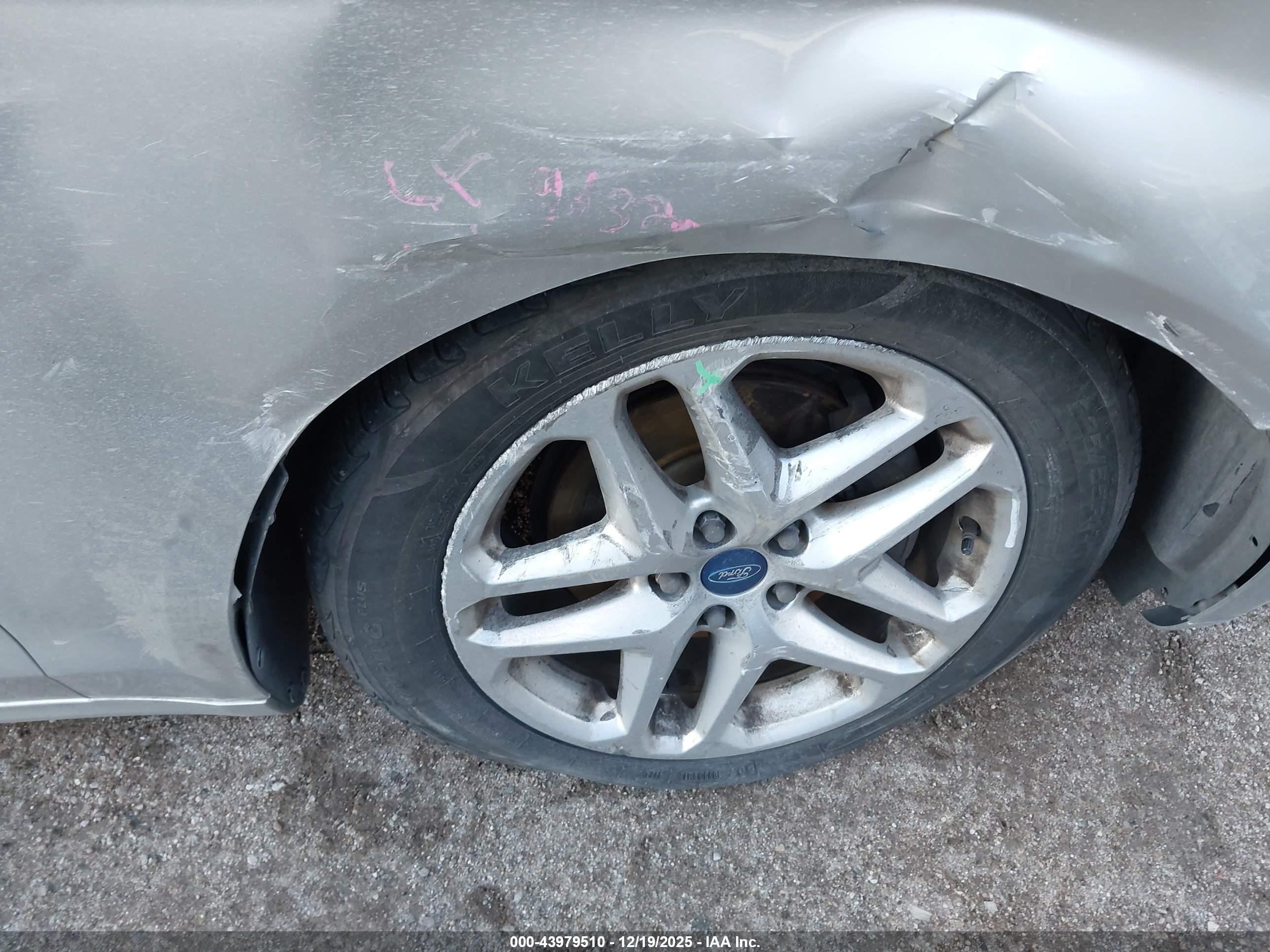 FORD FUSION image 6