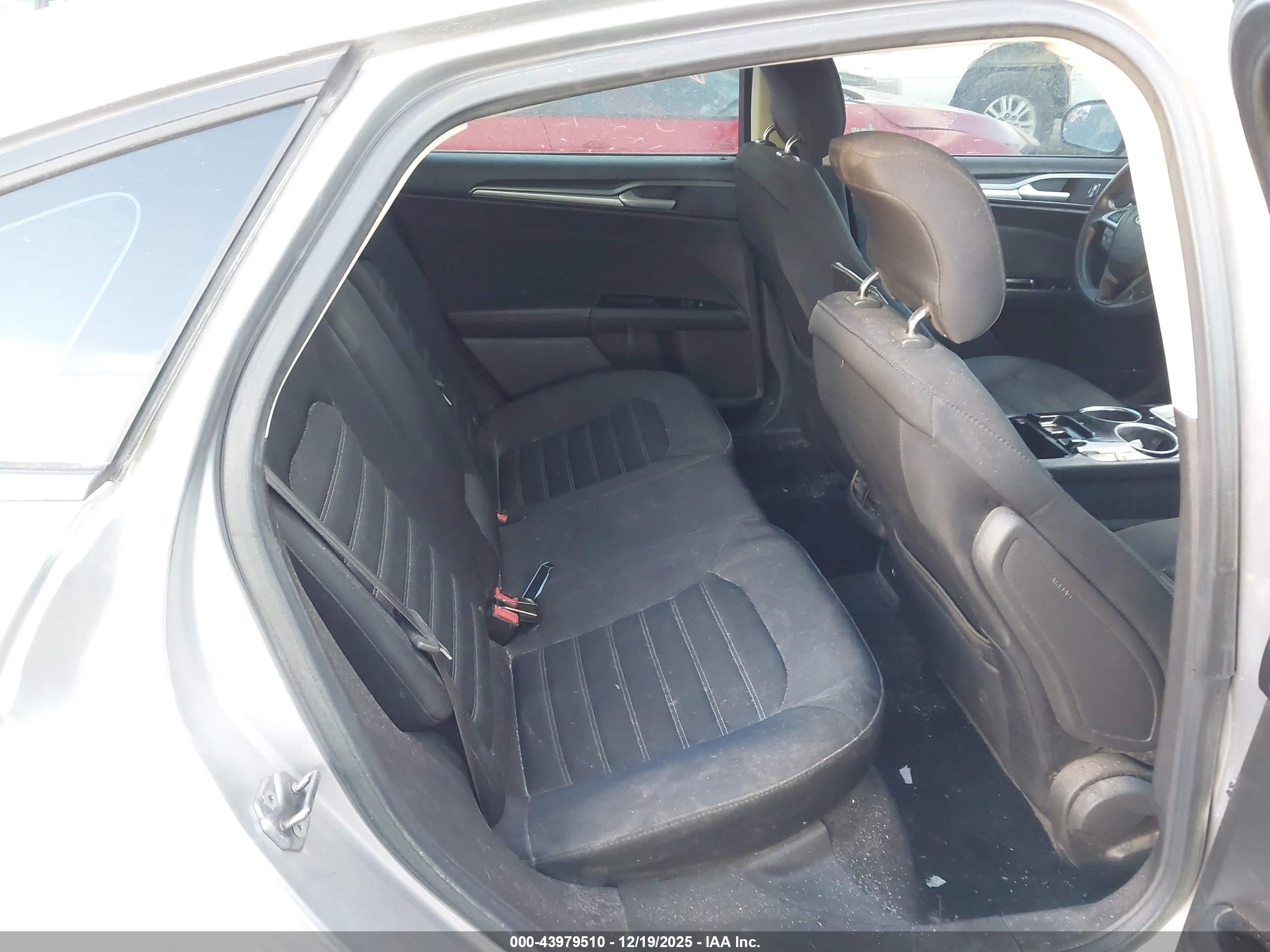 FORD FUSION image 8