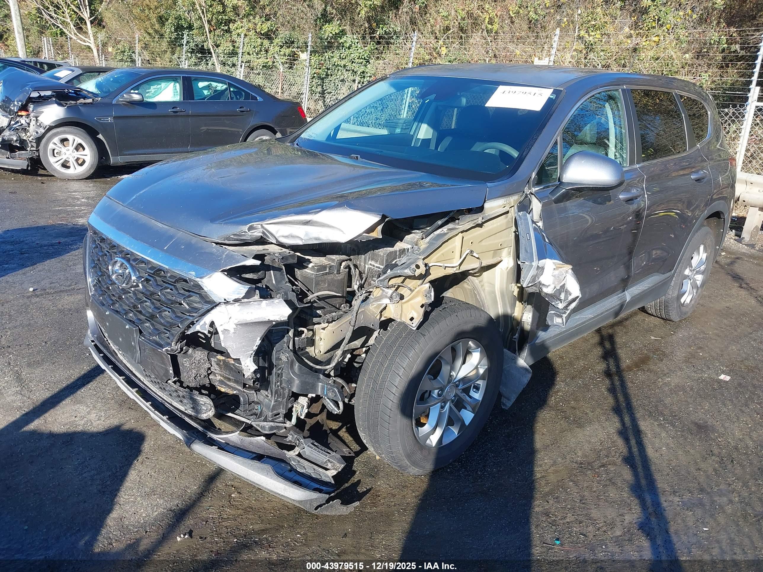 HYUNDAI SANTA image 2