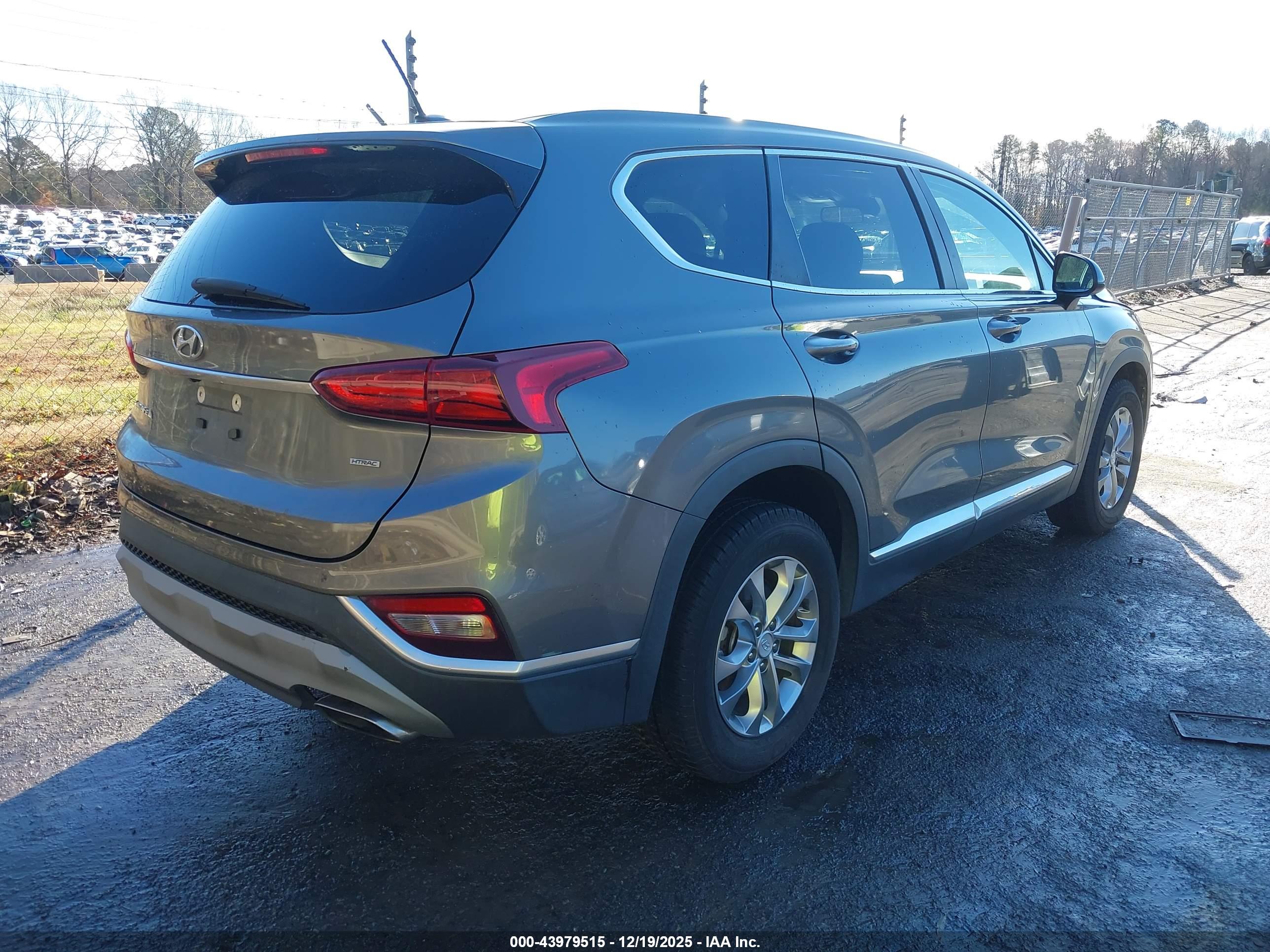 HYUNDAI SANTA image 4