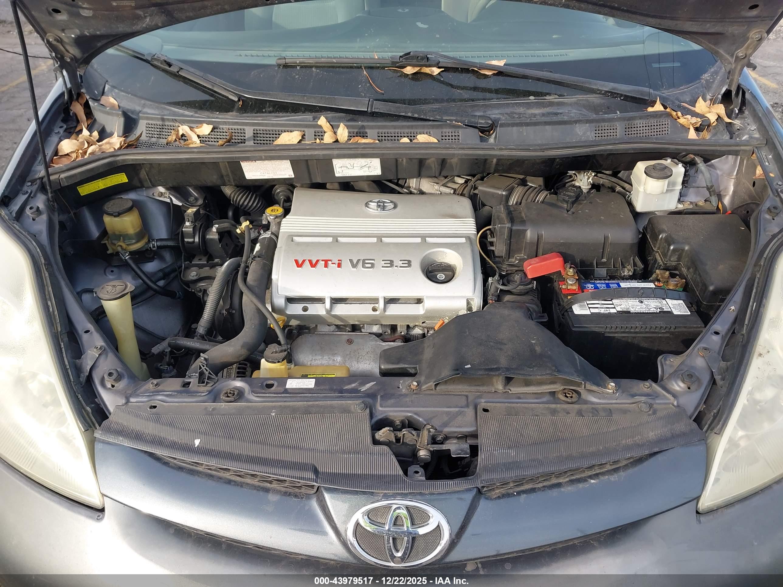 TOYOTA SIENNA image 10