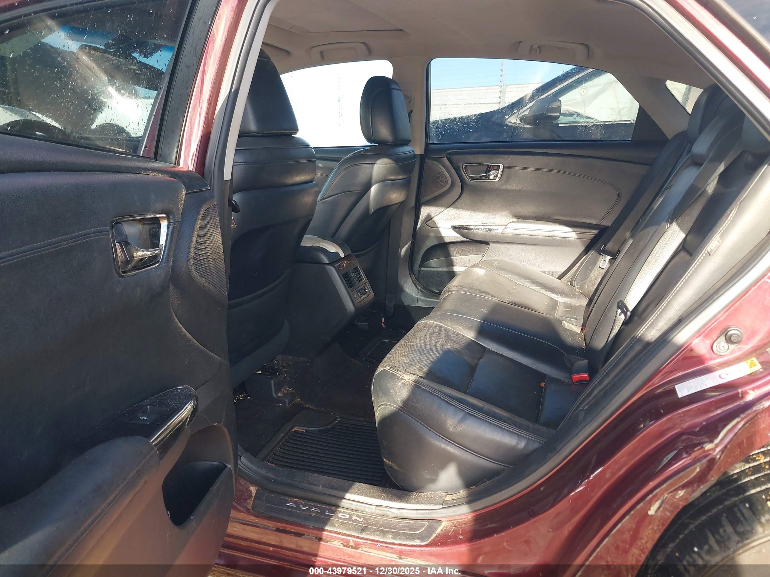 TOYOTA AVALON image 8