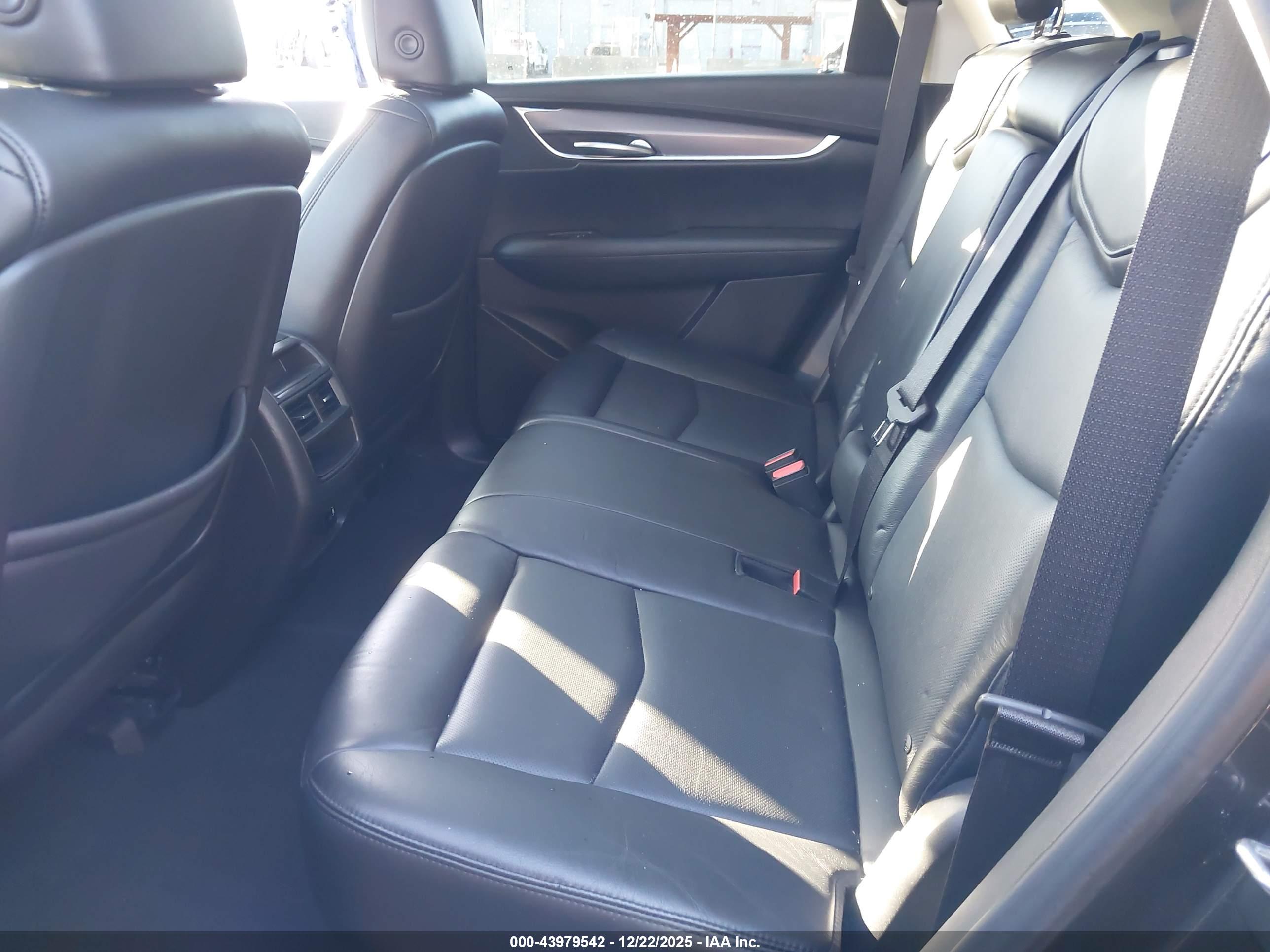 CADILLAC XT5 image 8