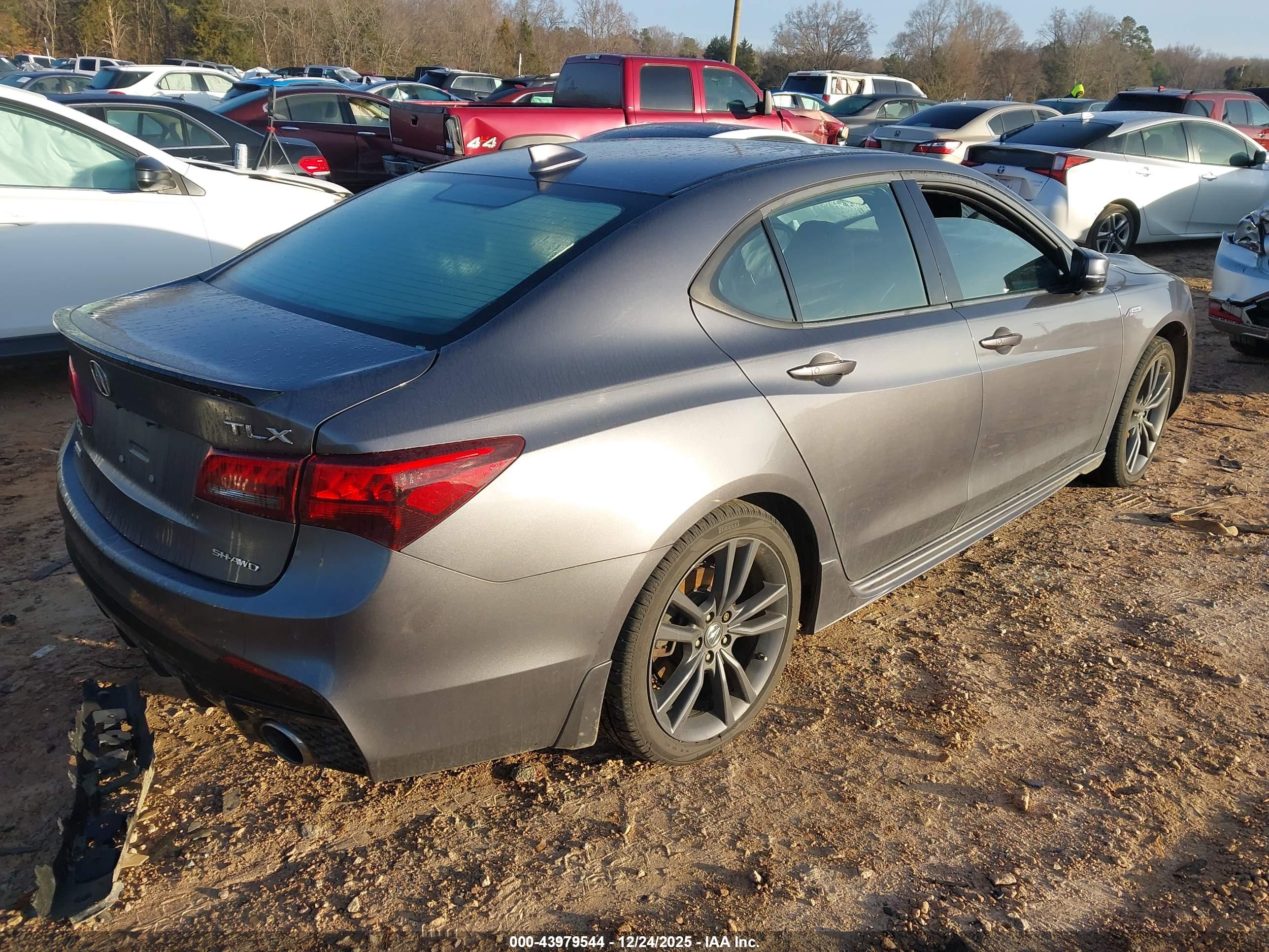 ACURA TLX image 4
