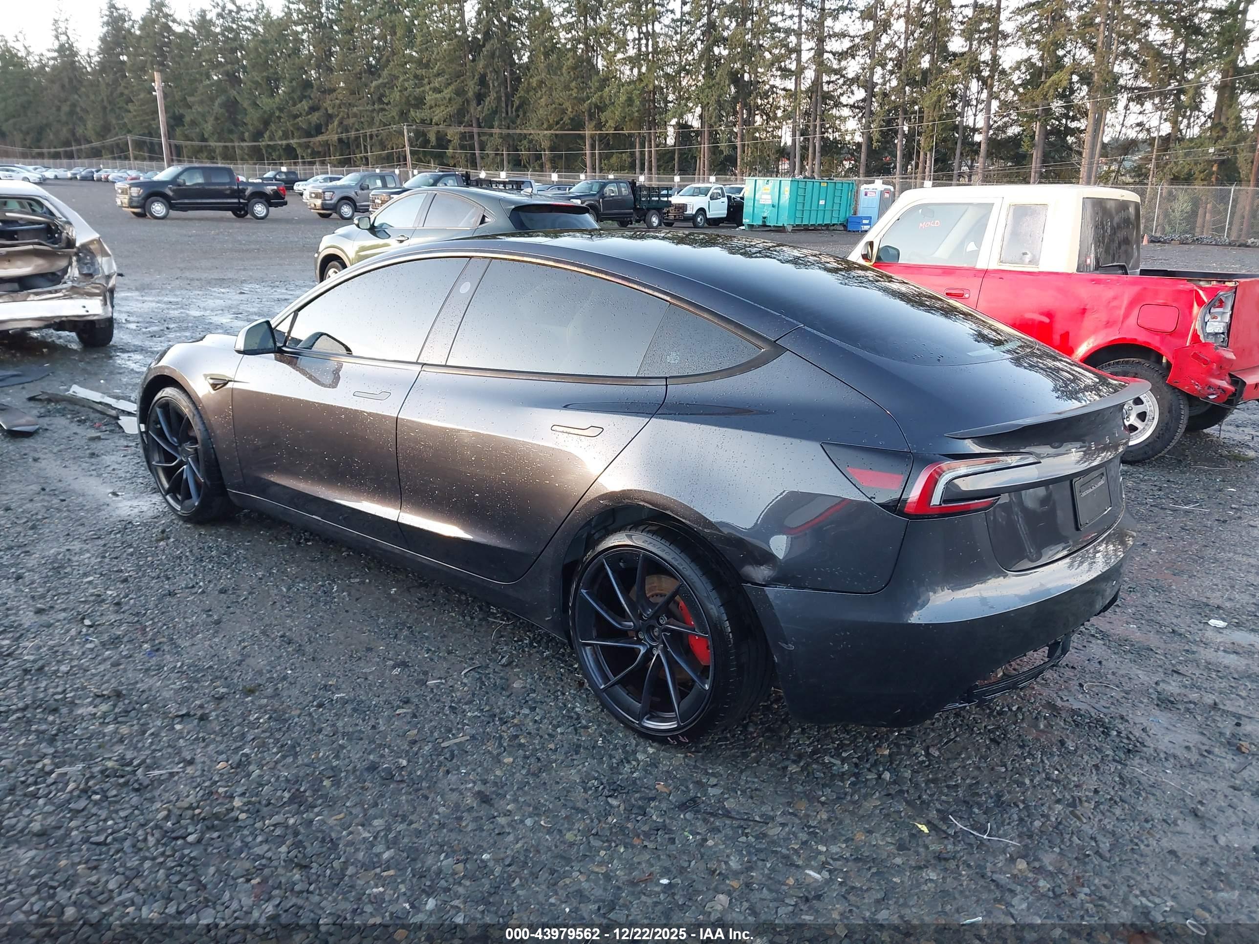 TESLA MODEL image 3