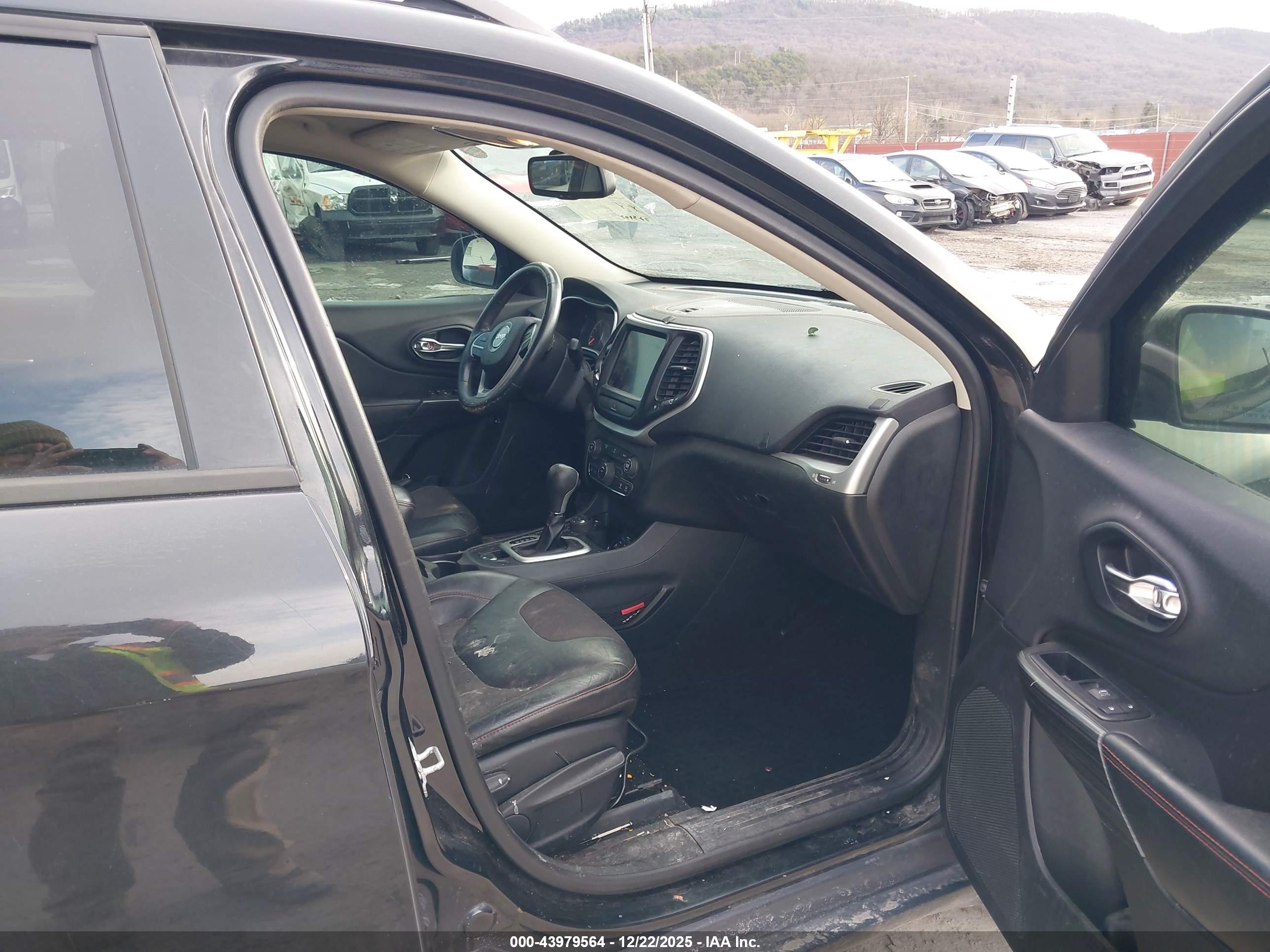 JEEP CHEROKEE image 5
