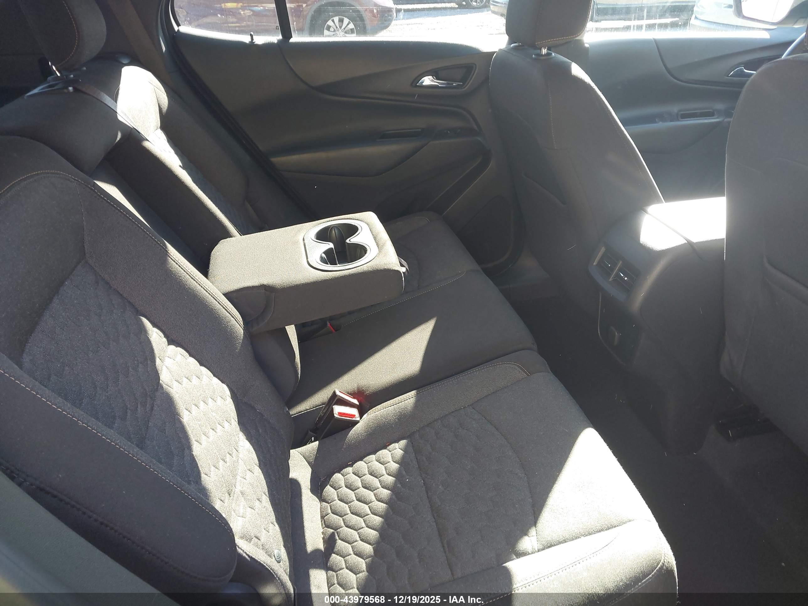 CHEVROLET EQUINOX image 8