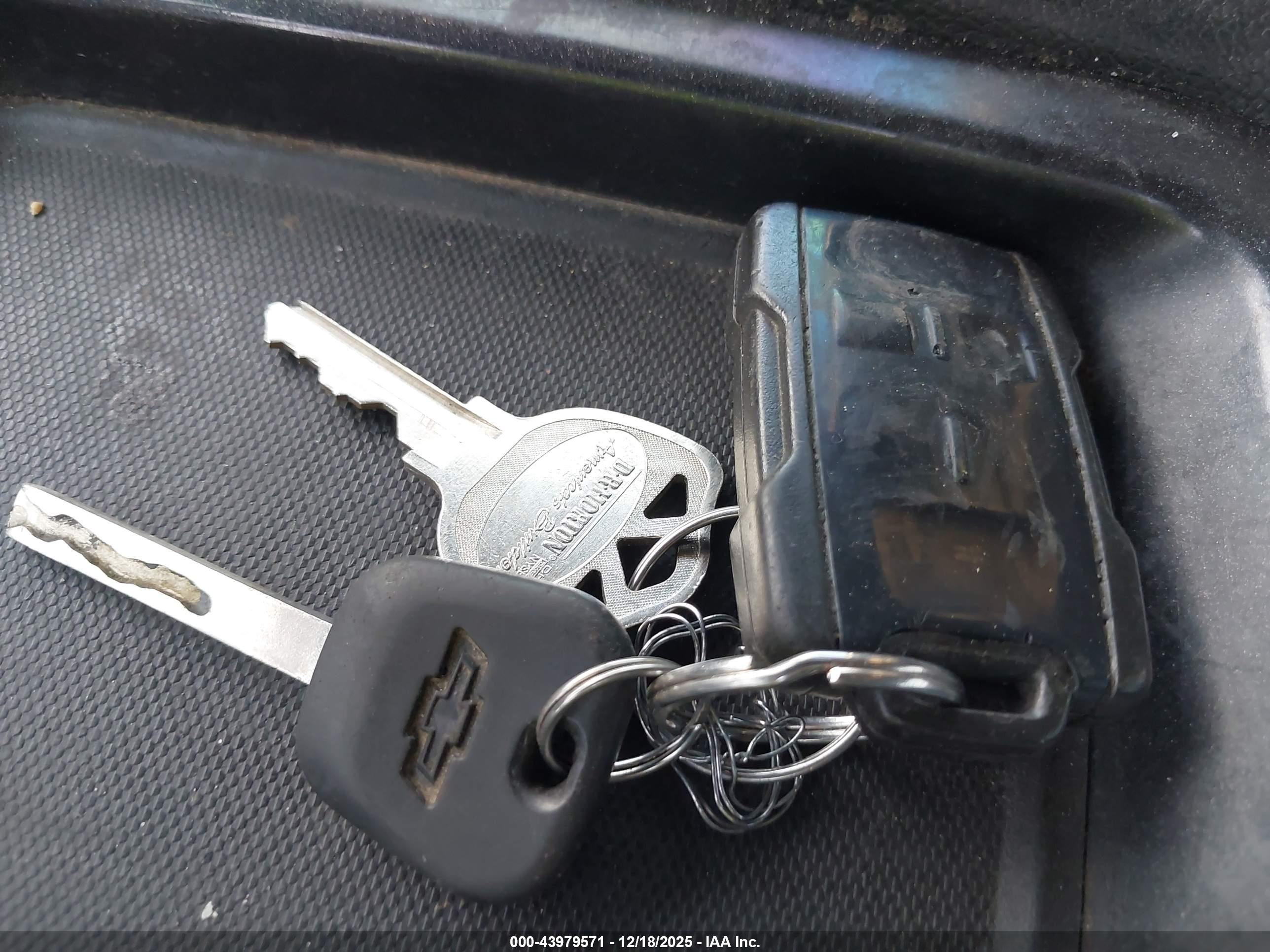 CHEVROLET SILVERADO image 11