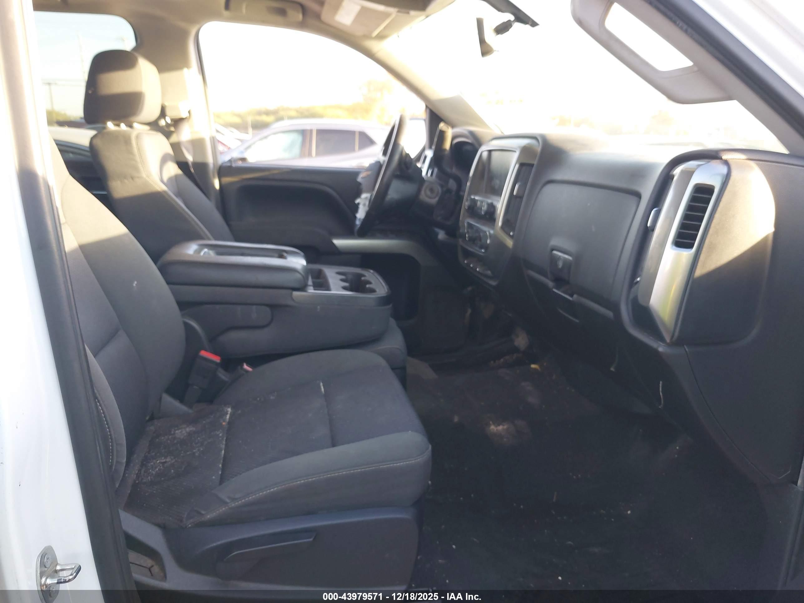 CHEVROLET SILVERADO image 5