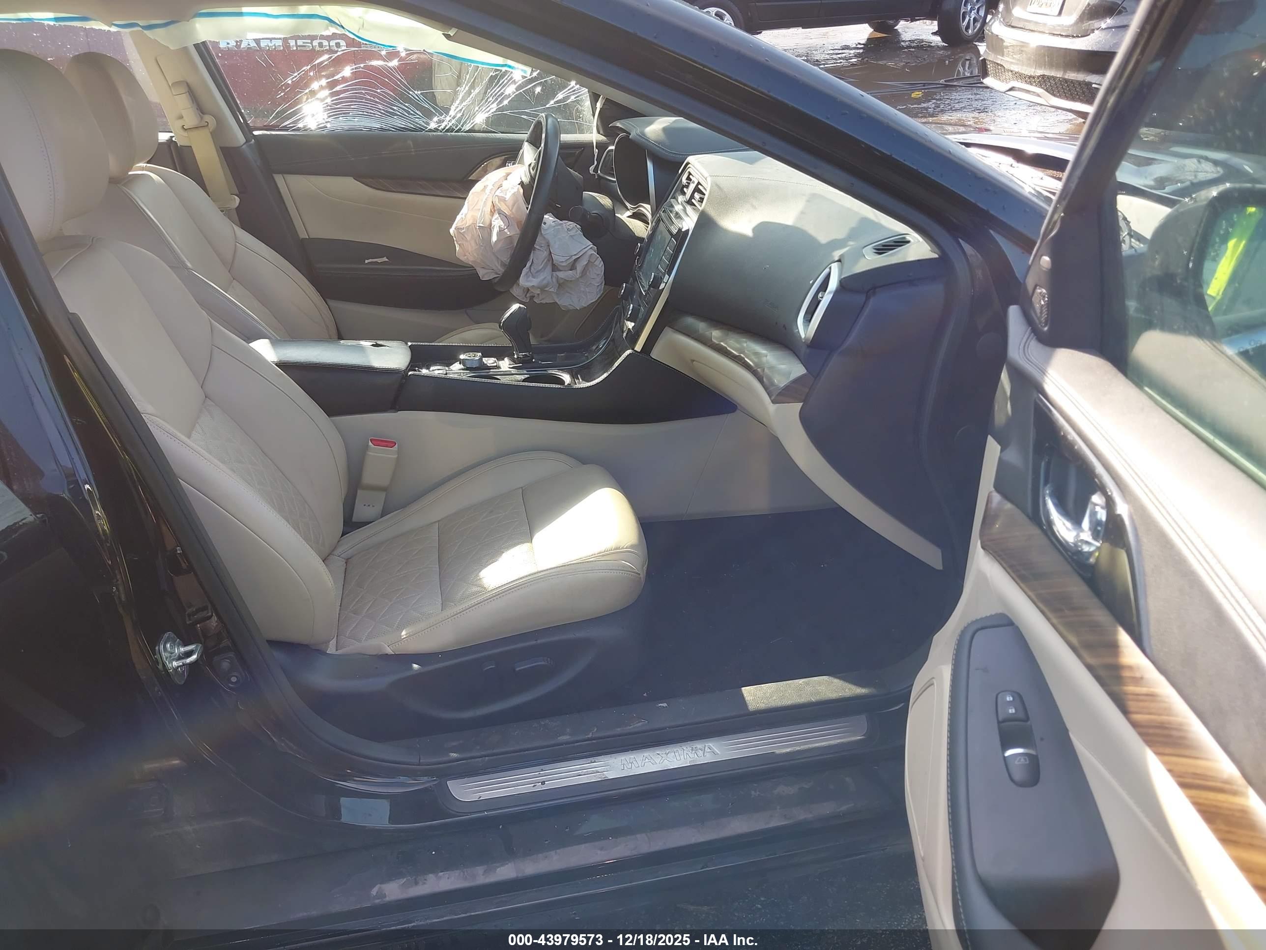 NISSAN MAXIMA image 5