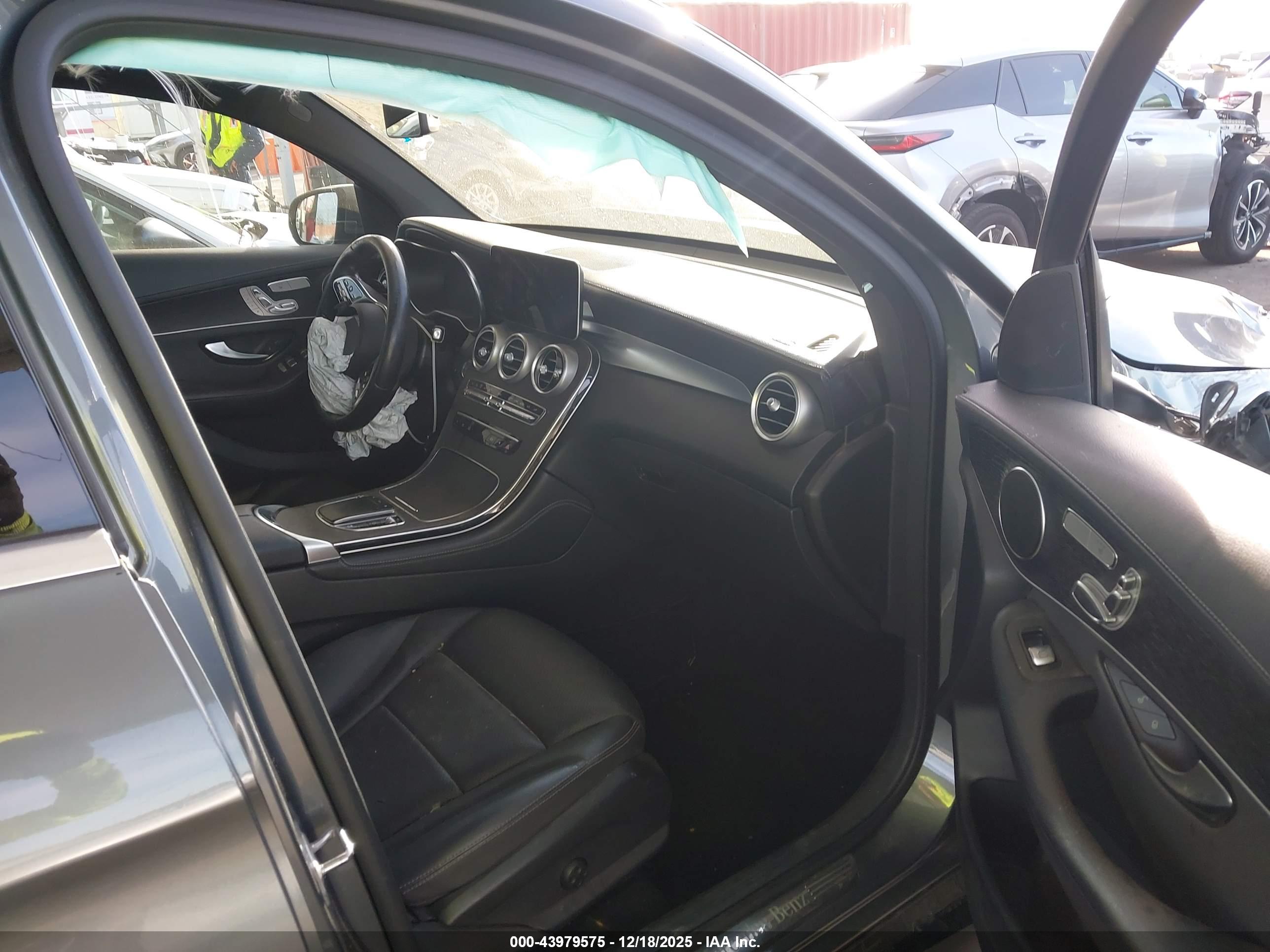 MERCEDES-BENZ GLC image 5