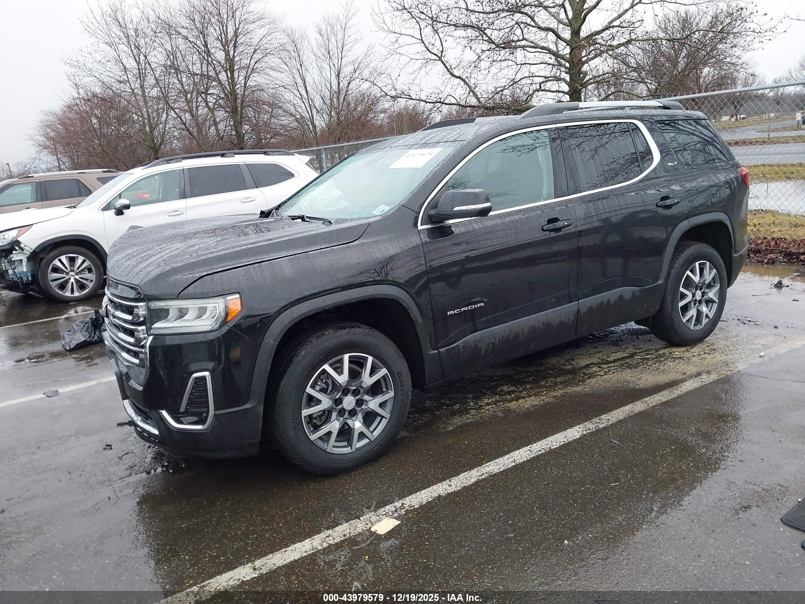 GMC ACADIA image 2