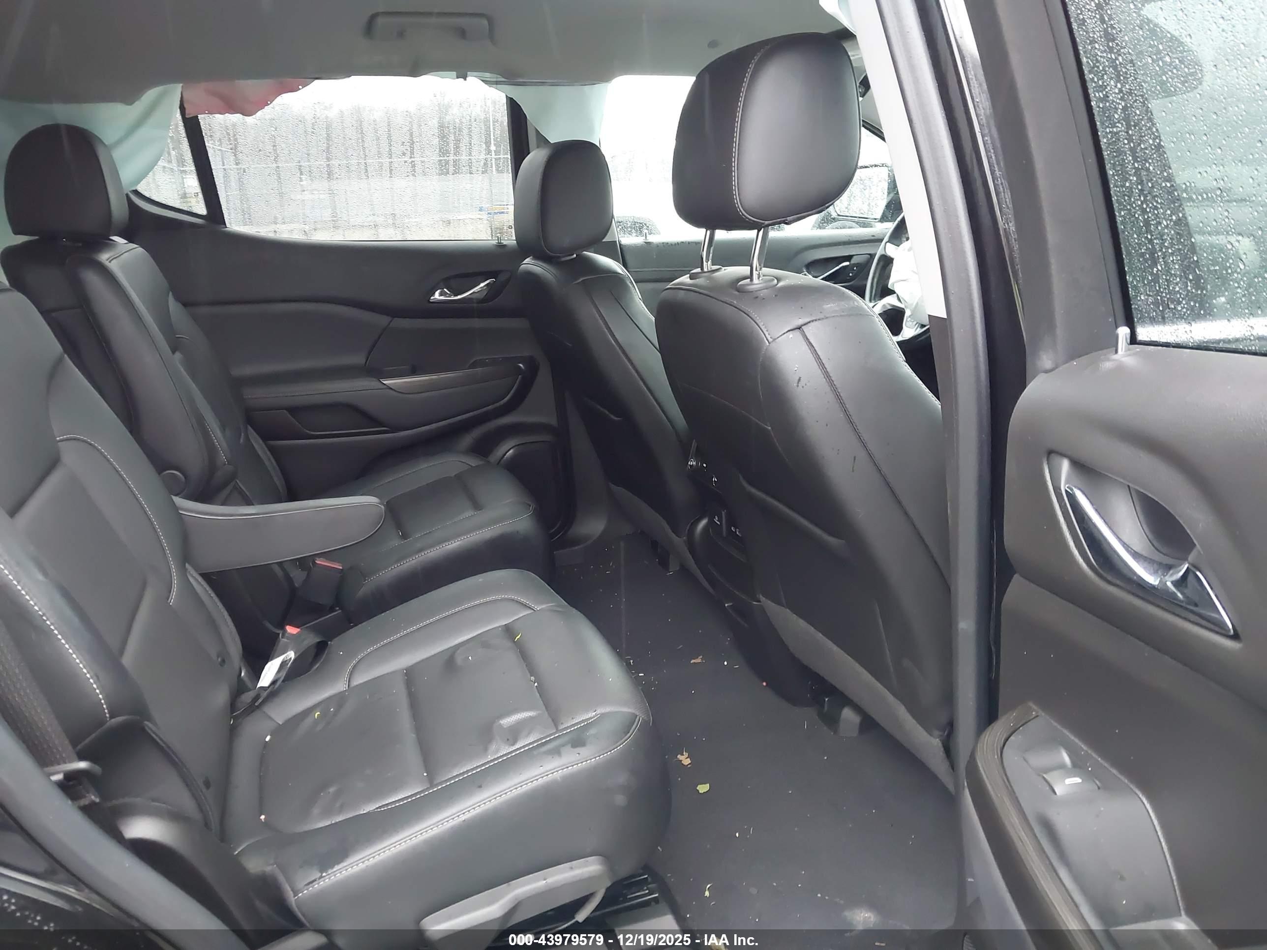 GMC ACADIA image 8