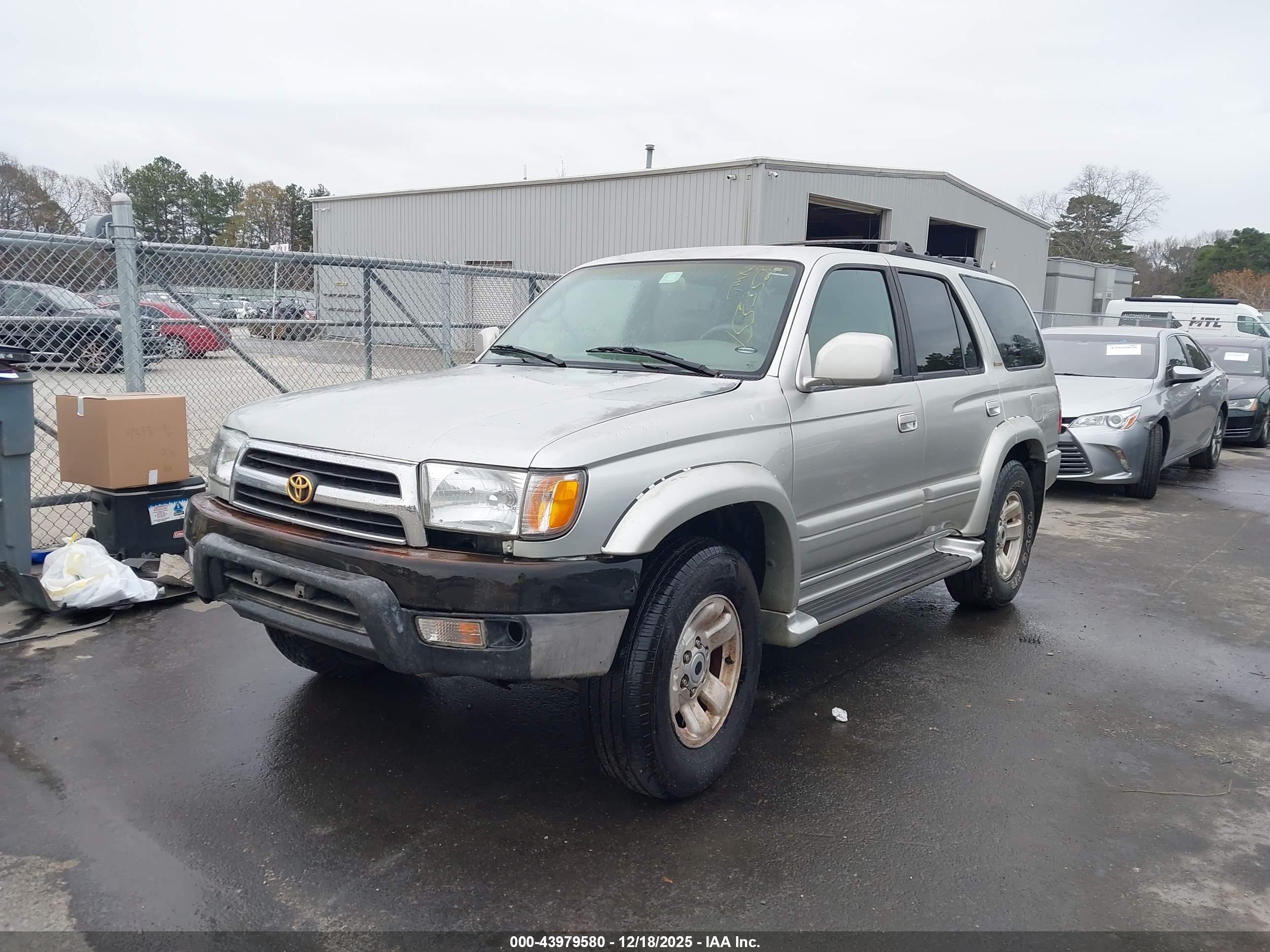 TOYOTA 4RUNNER image 2