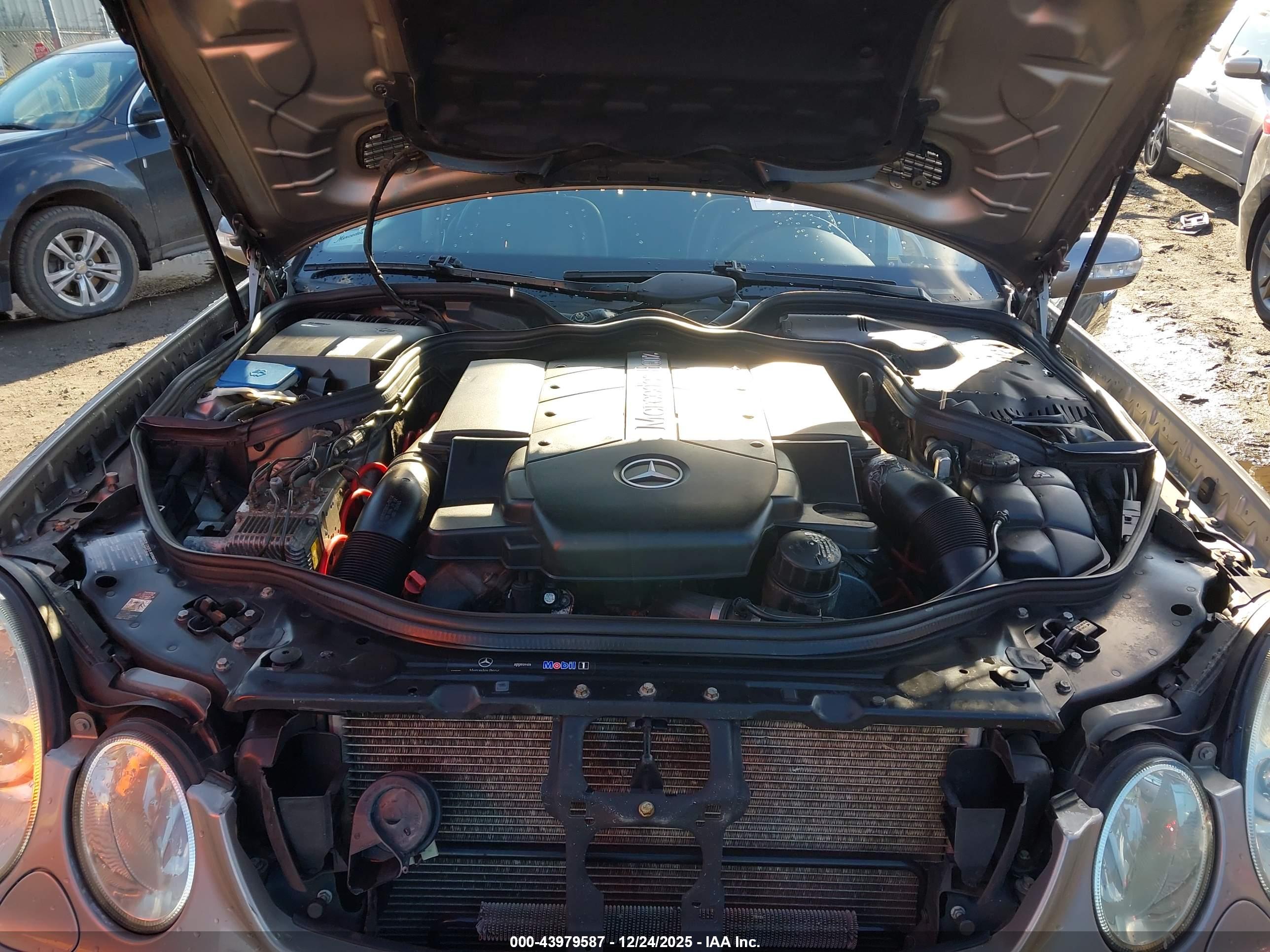 MERCEDES-BENZ E image 10