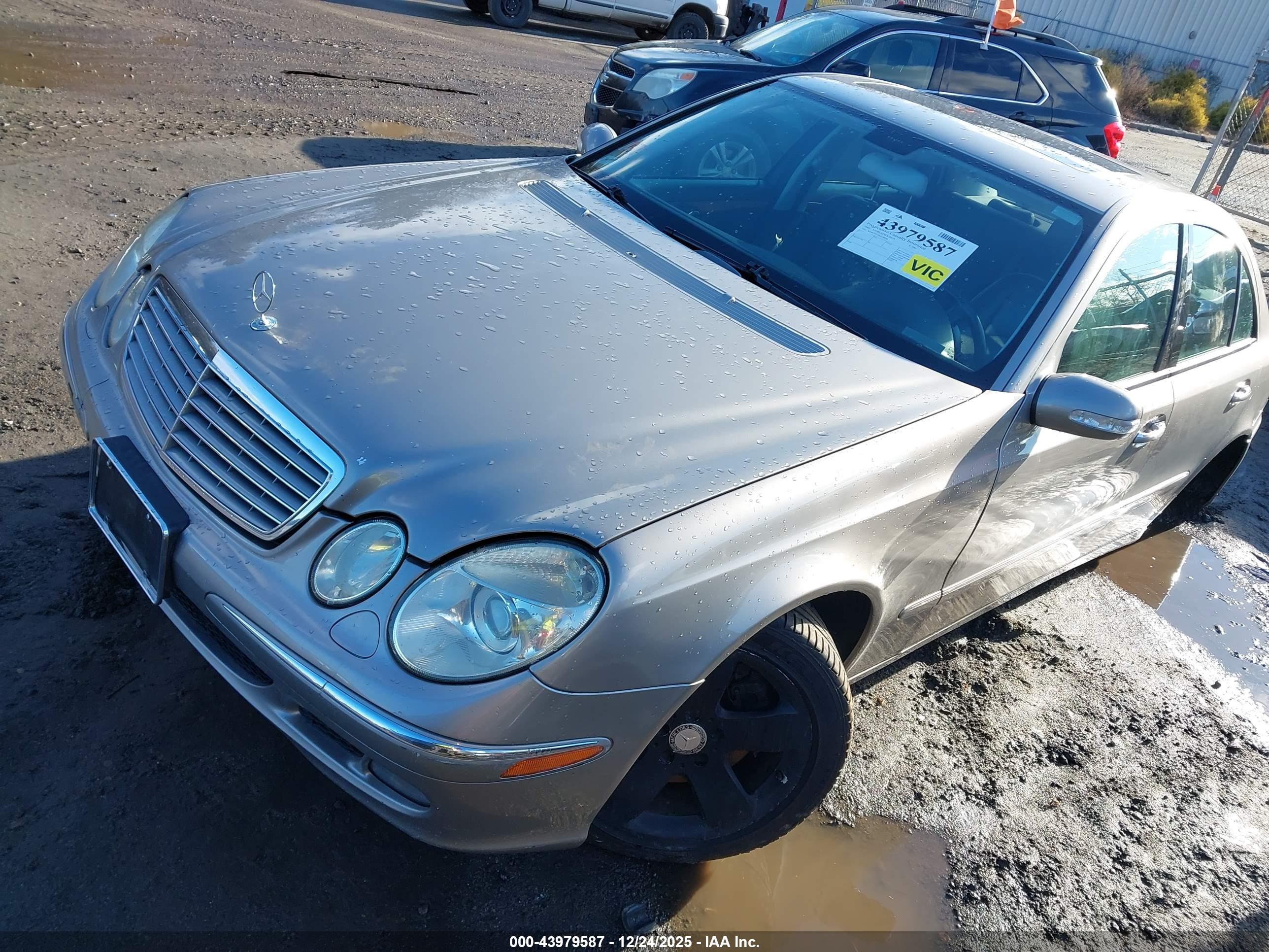 MERCEDES-BENZ E image 2