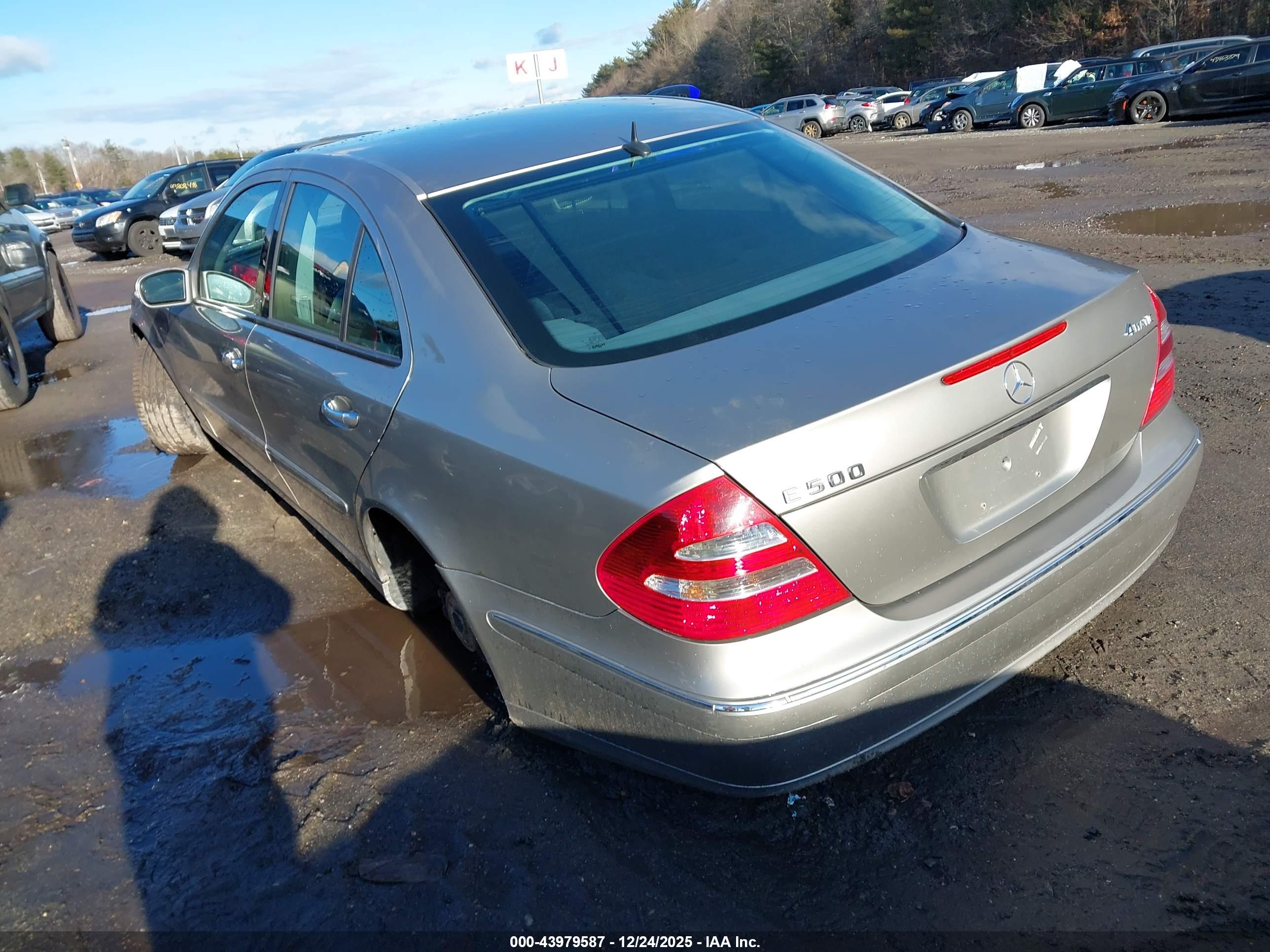 MERCEDES-BENZ E image 3