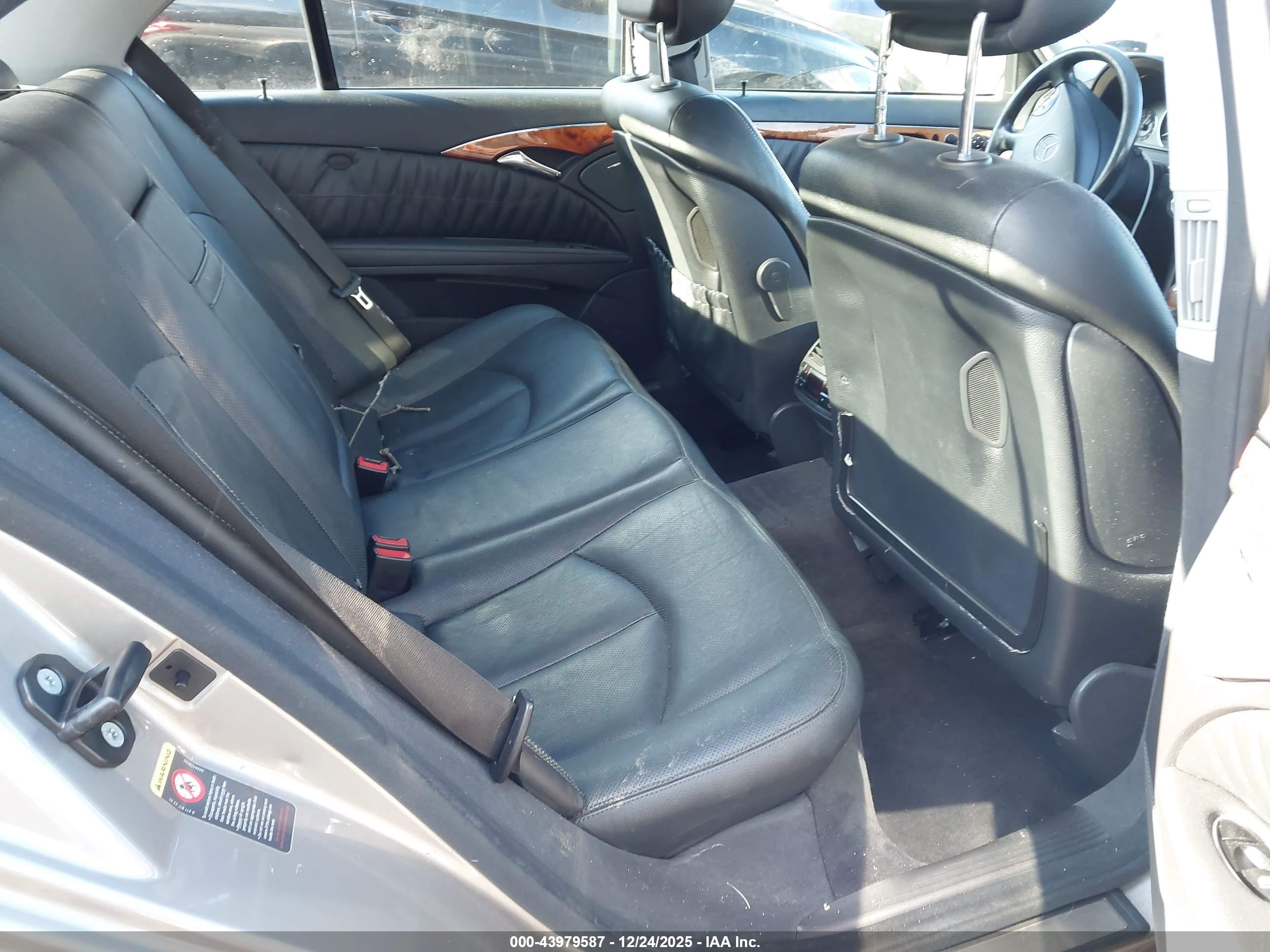 MERCEDES-BENZ E image 8