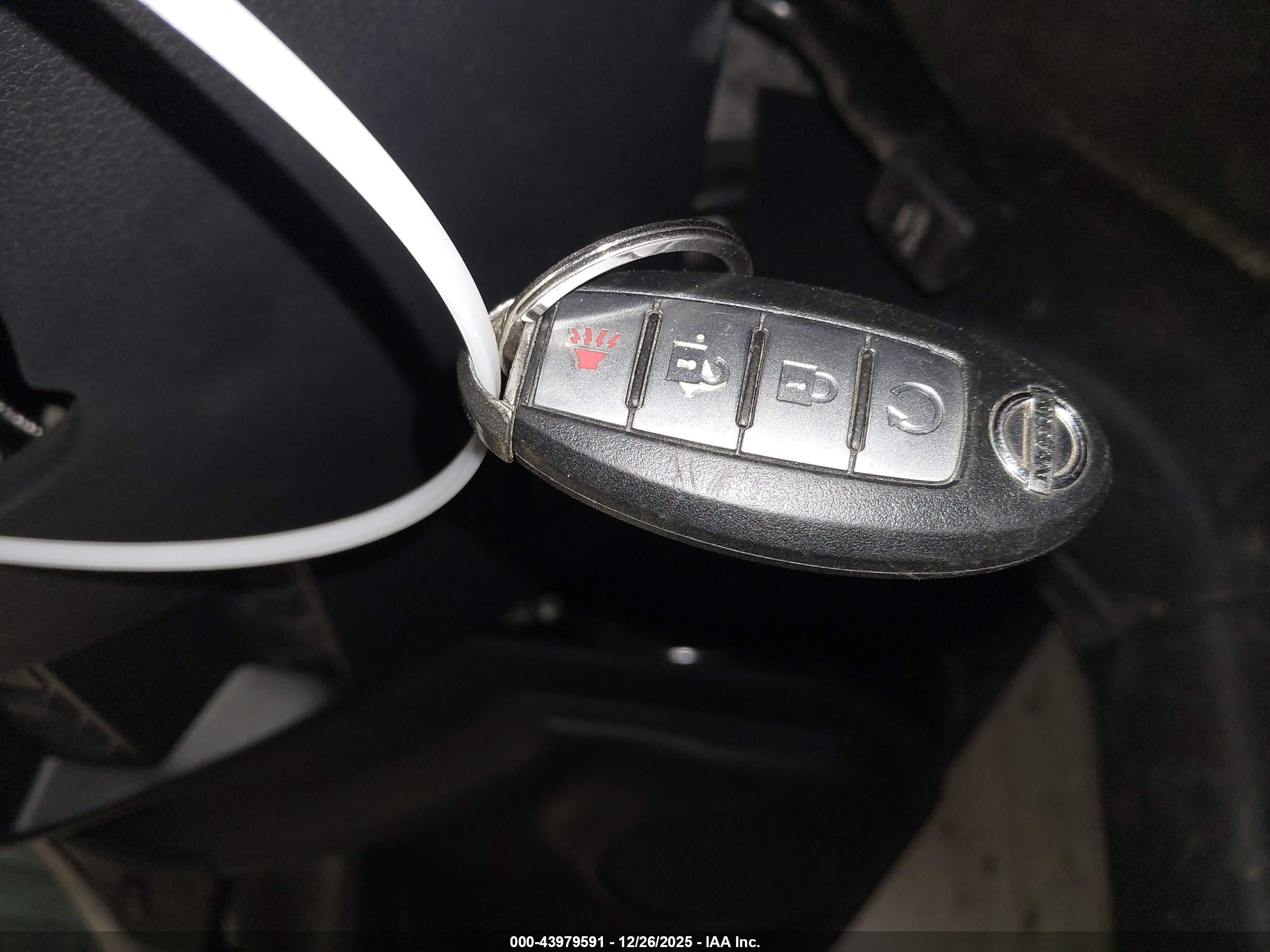 NISSAN ROGUE image 11