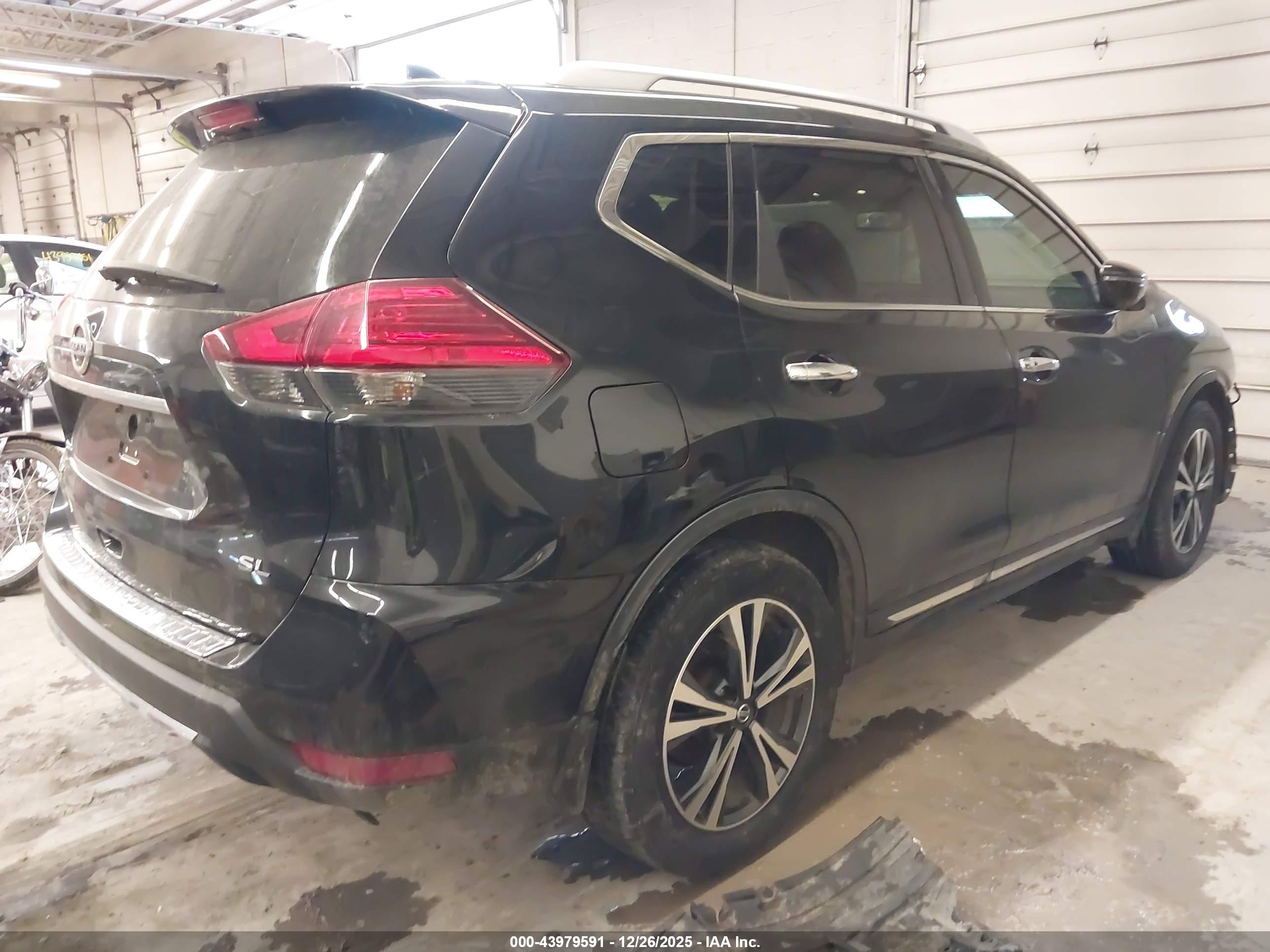 NISSAN ROGUE image 4