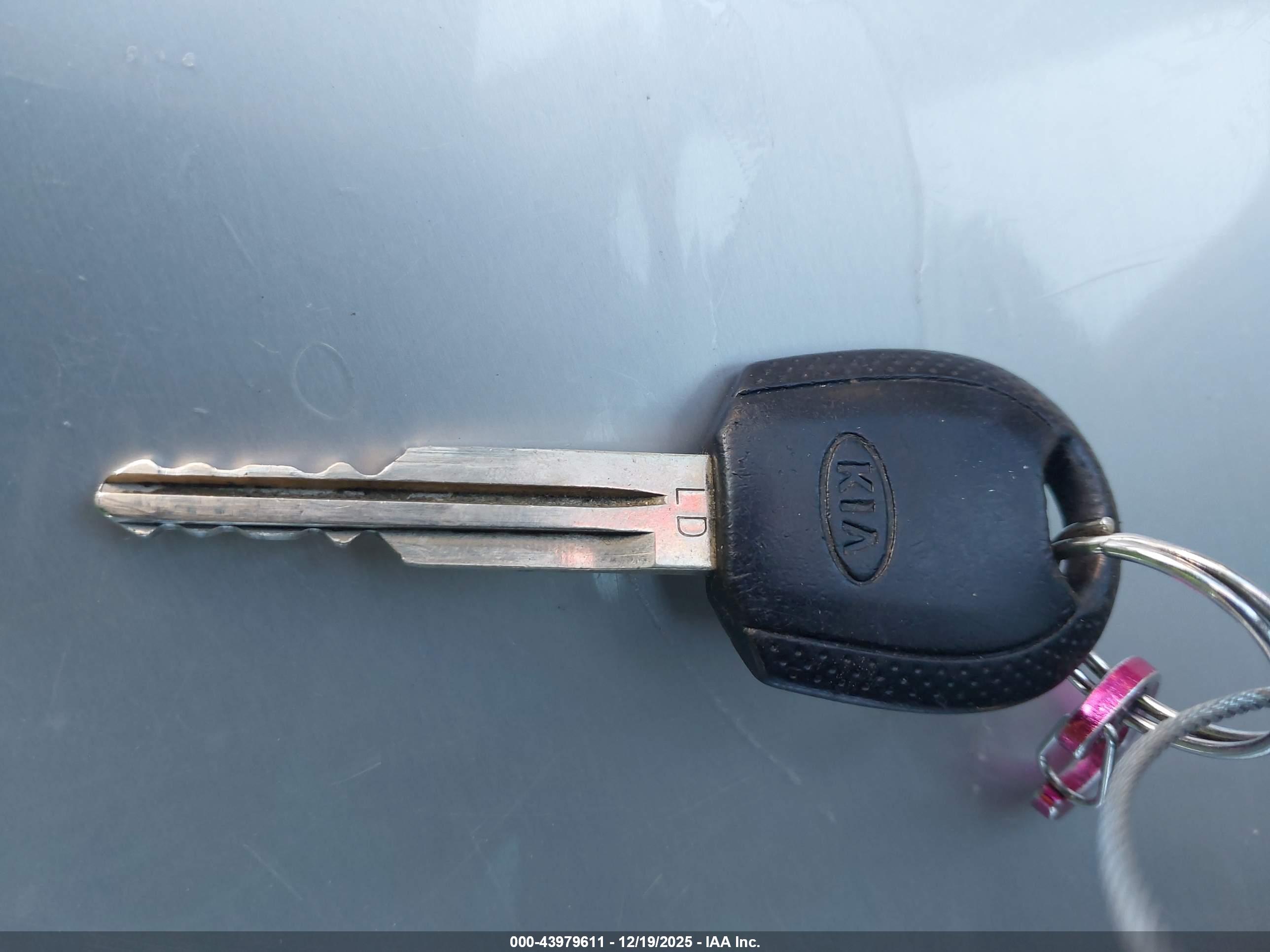 KIA SPECTRA image 11