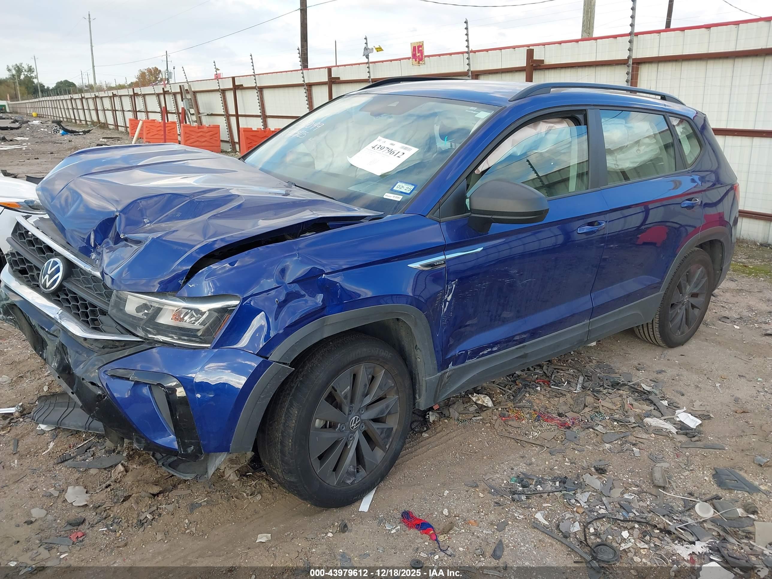 VOLKSWAGEN TAOS image 2
