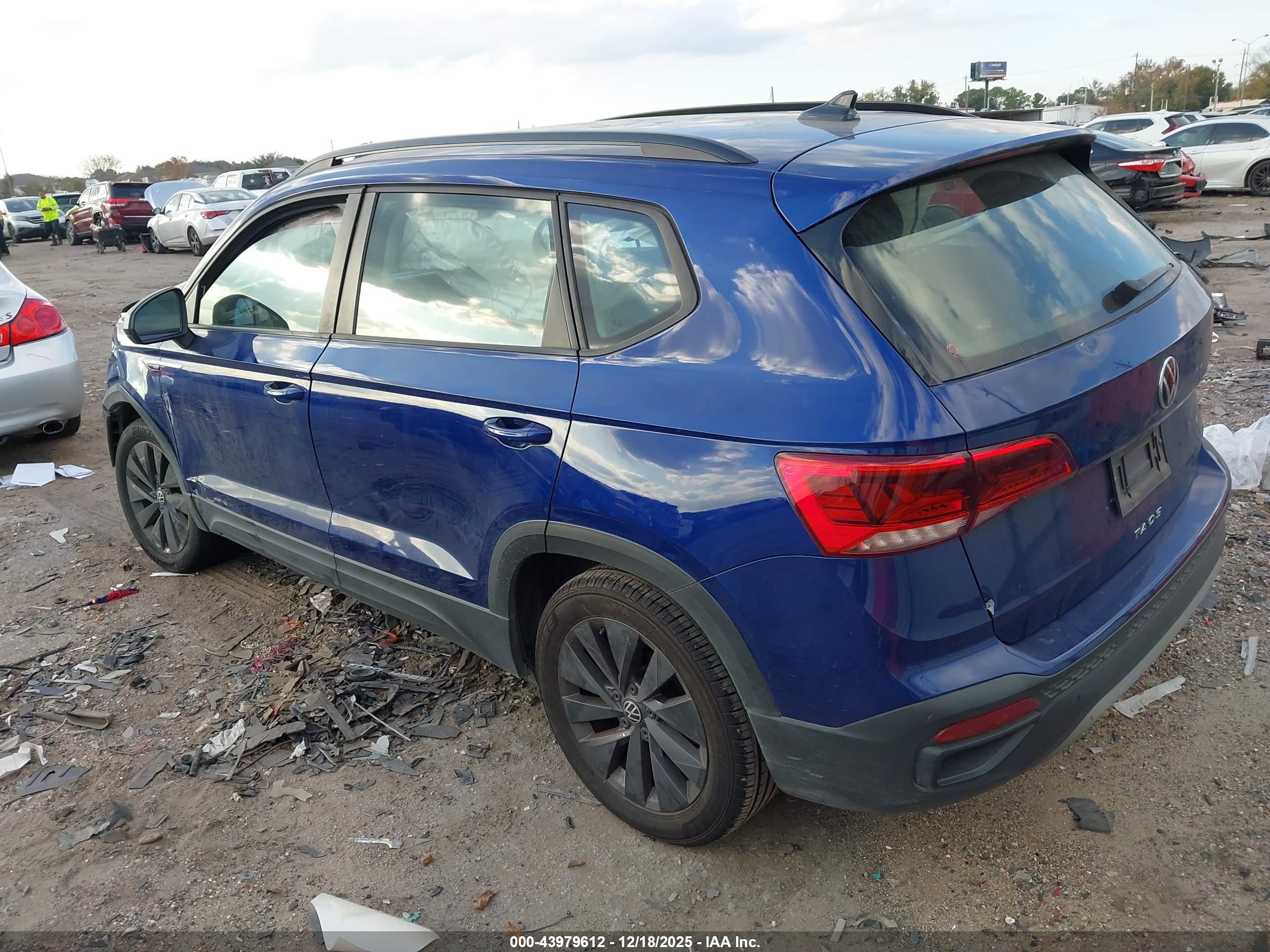 VOLKSWAGEN TAOS image 3