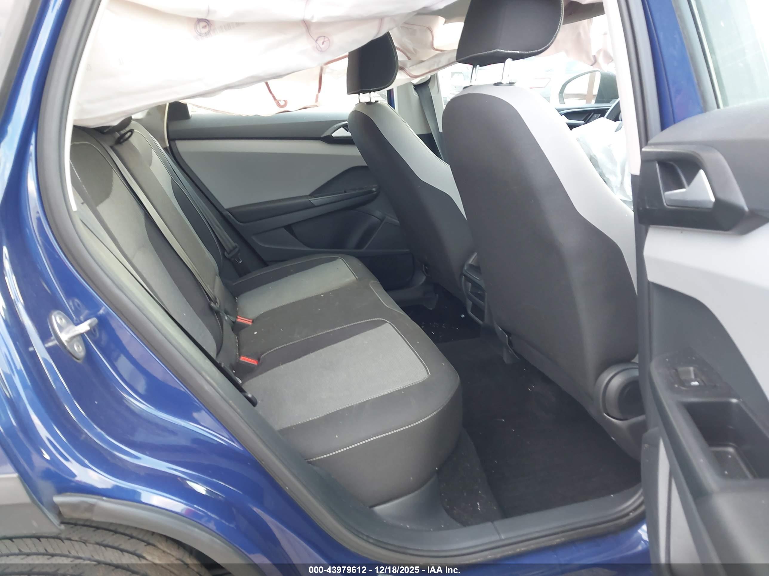 VOLKSWAGEN TAOS image 8